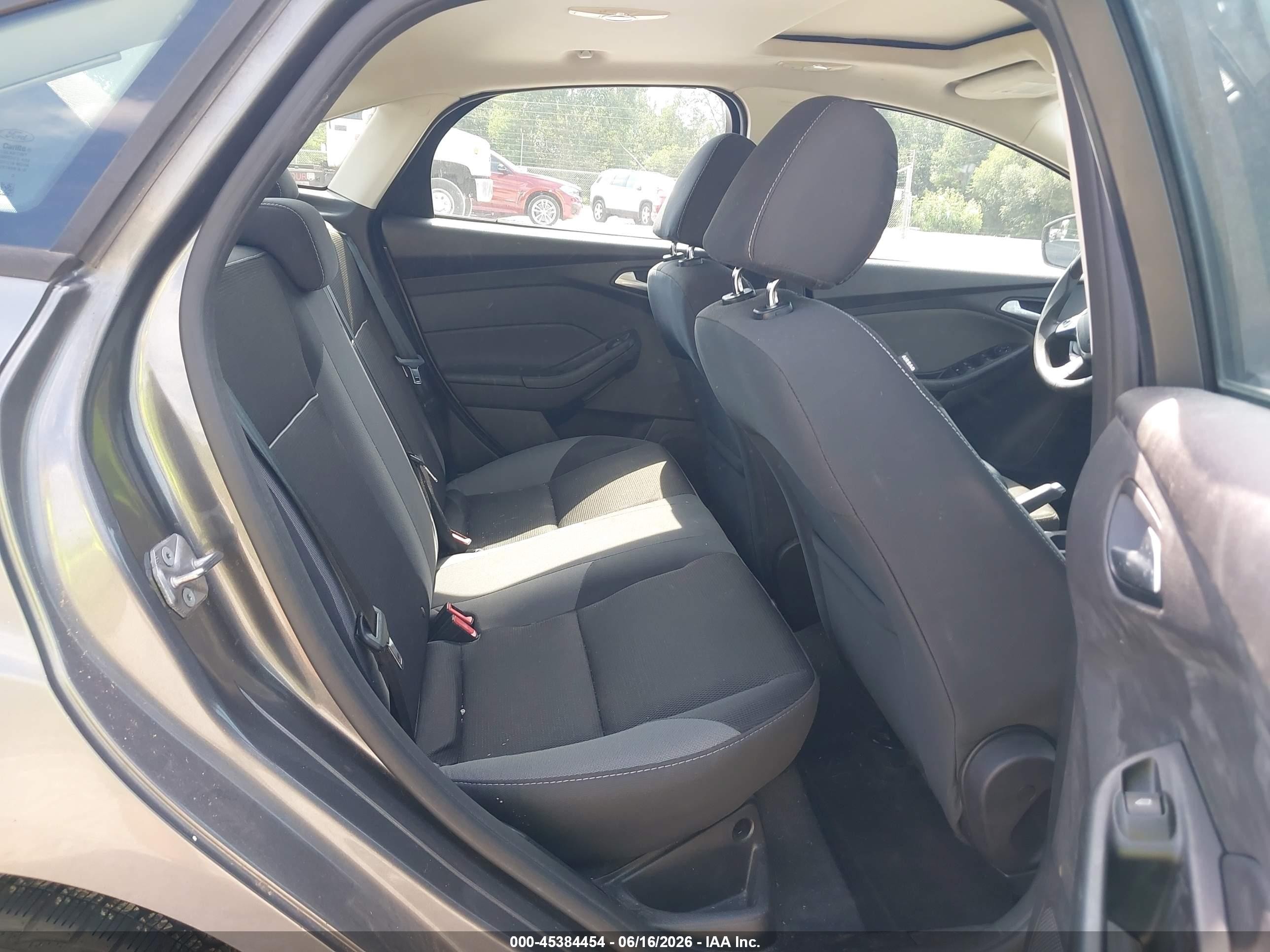 2014 Ford Focus Se Gray vin: 1FADP3F21EL437976