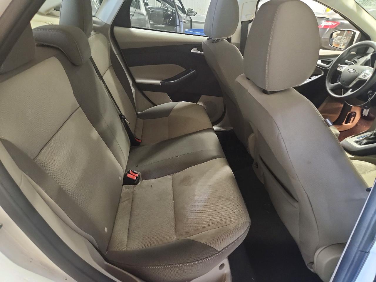 2014 Ford Focus Se White vin: 1FADP3F21EL461744