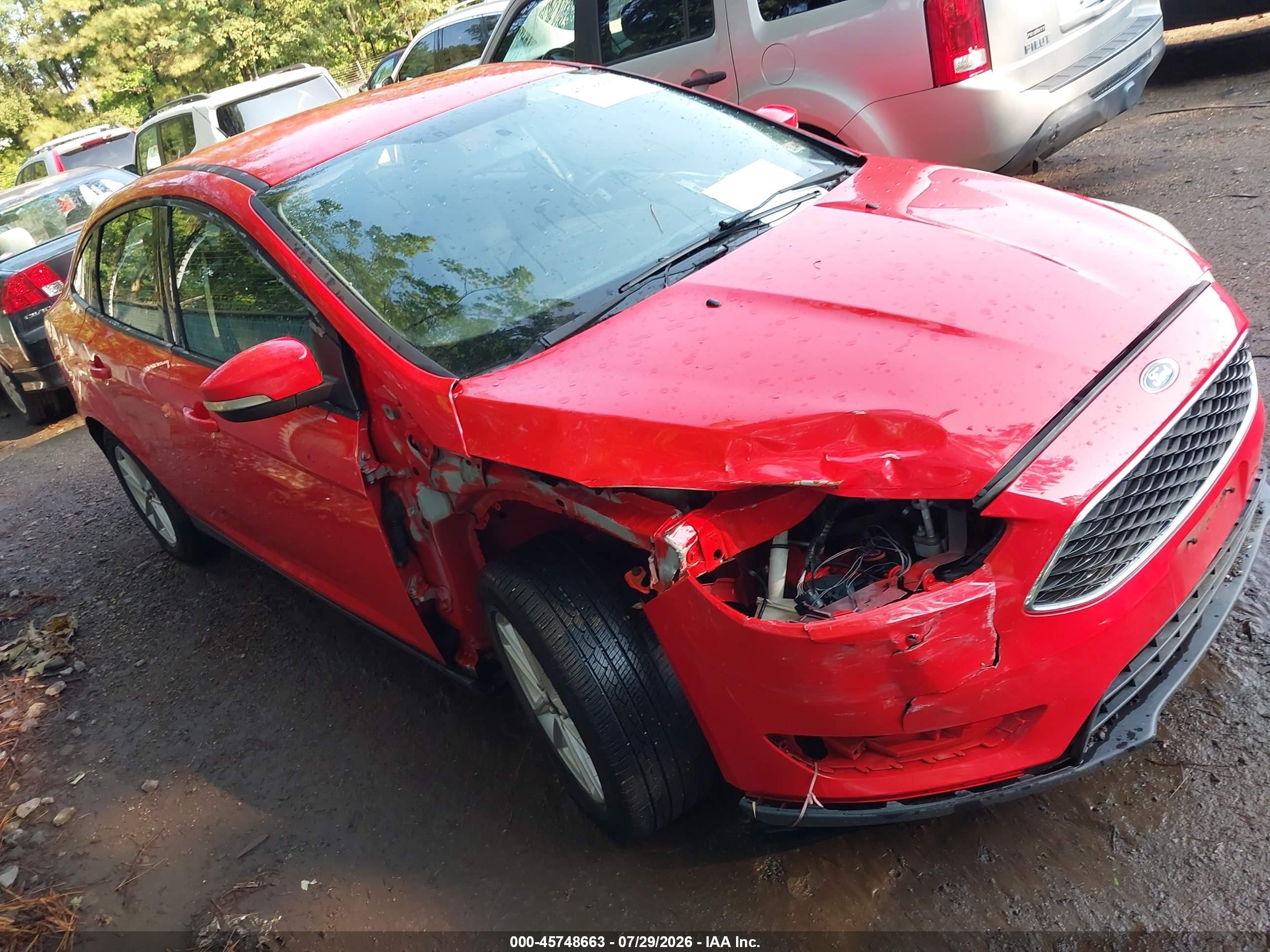 2015 Ford Focus Se Red vin: 1FADP3F21FL204164