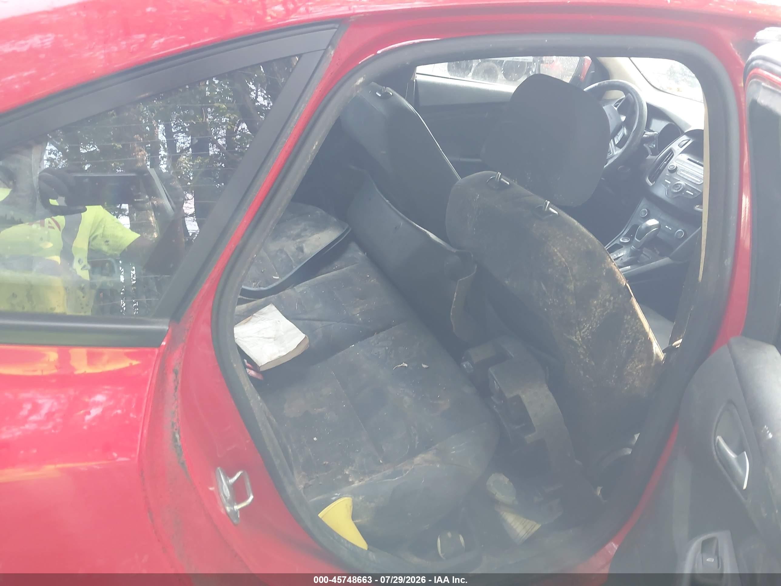 2015 Ford Focus Se Red vin: 1FADP3F21FL204164