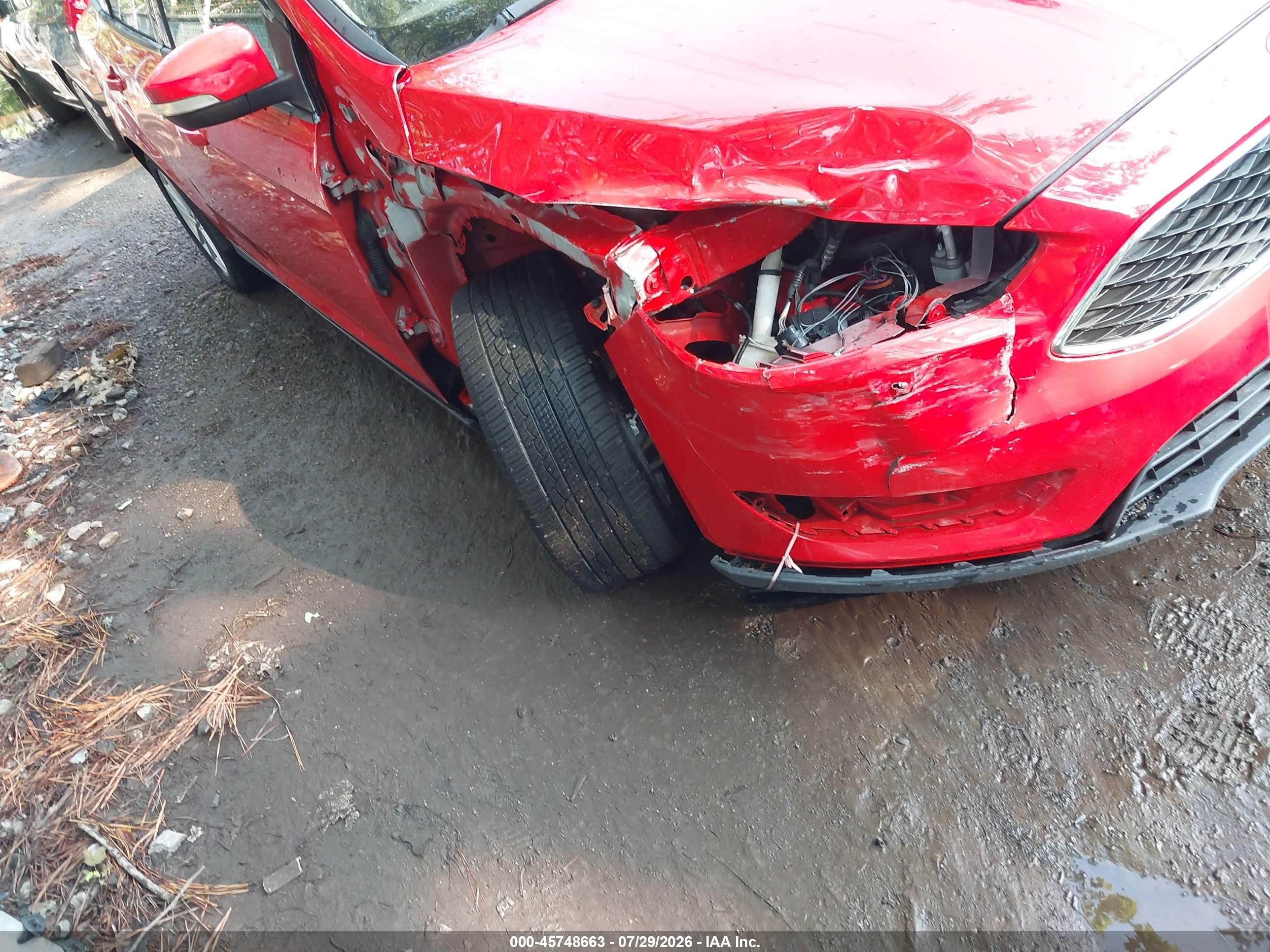 2015 Ford Focus Se Red vin: 1FADP3F21FL204164