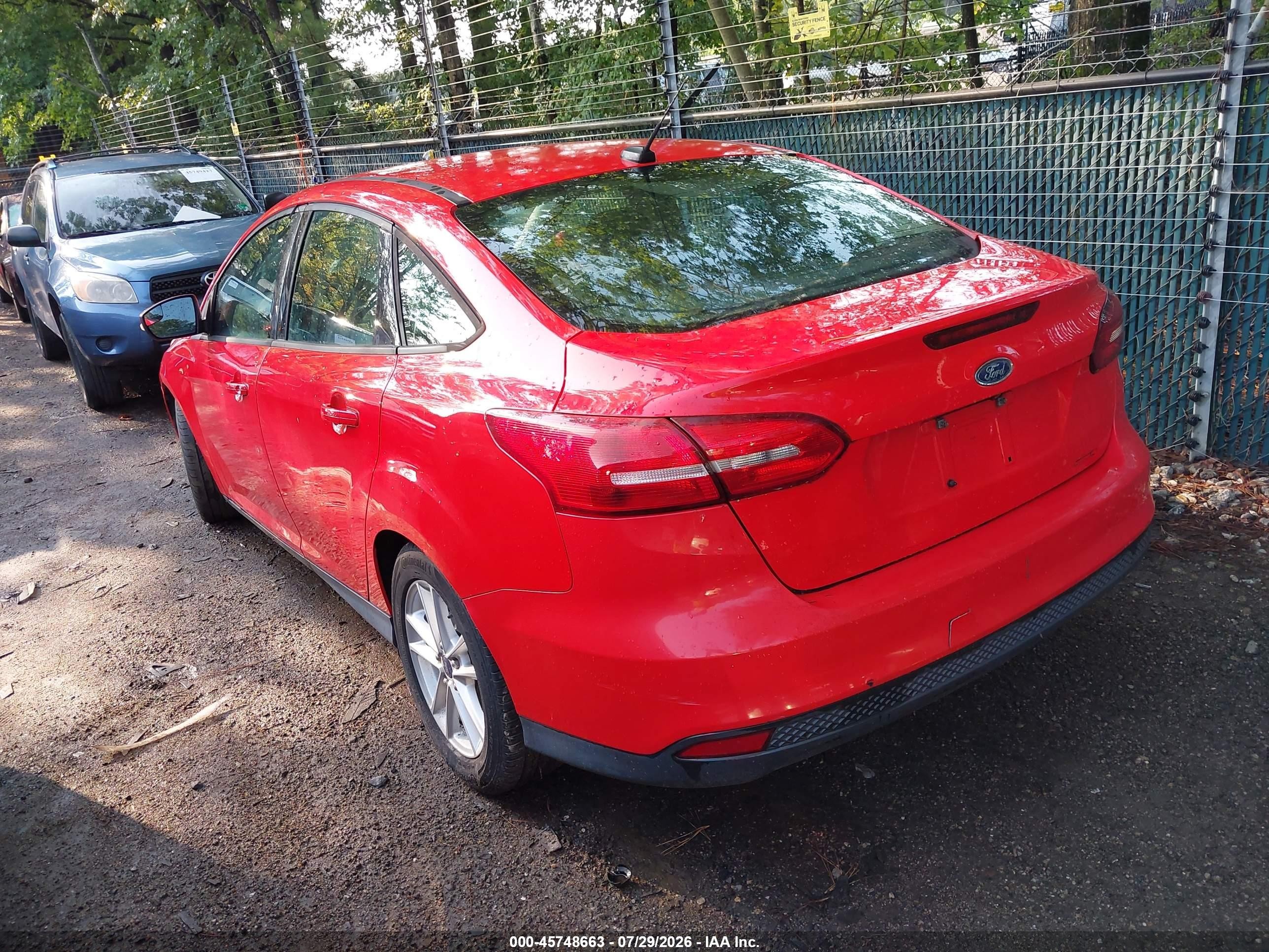 2015 Ford Focus Se Red vin: 1FADP3F21FL204164