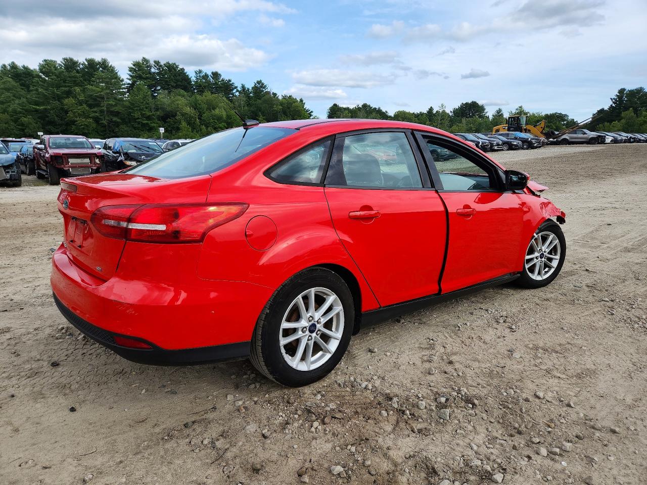 2015 Ford Focus Se Red vin: 1FADP3F21FL206271