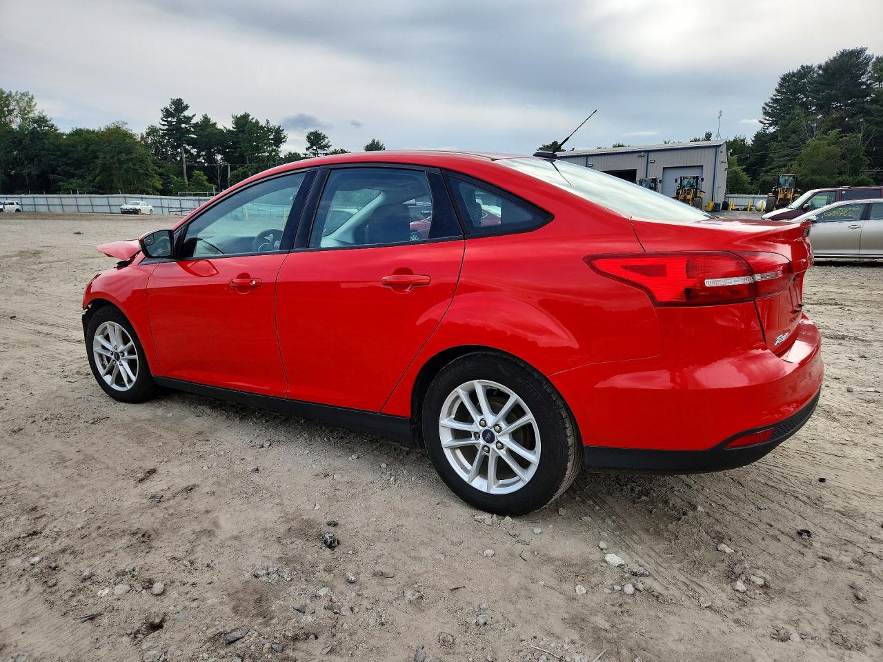 2015 Ford Focus Se Red vin: 1FADP3F21FL206271