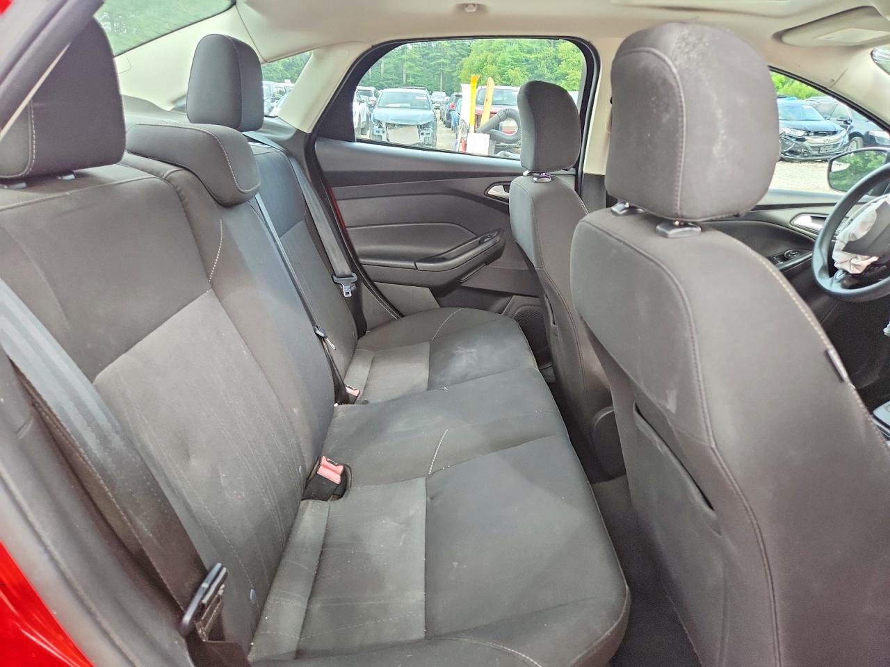2015 Ford Focus Se Red vin: 1FADP3F21FL206271