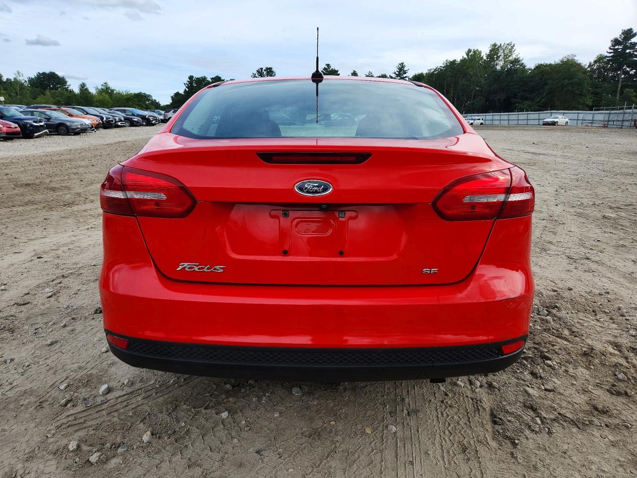 2015 Ford Focus Se Red vin: 1FADP3F21FL206271