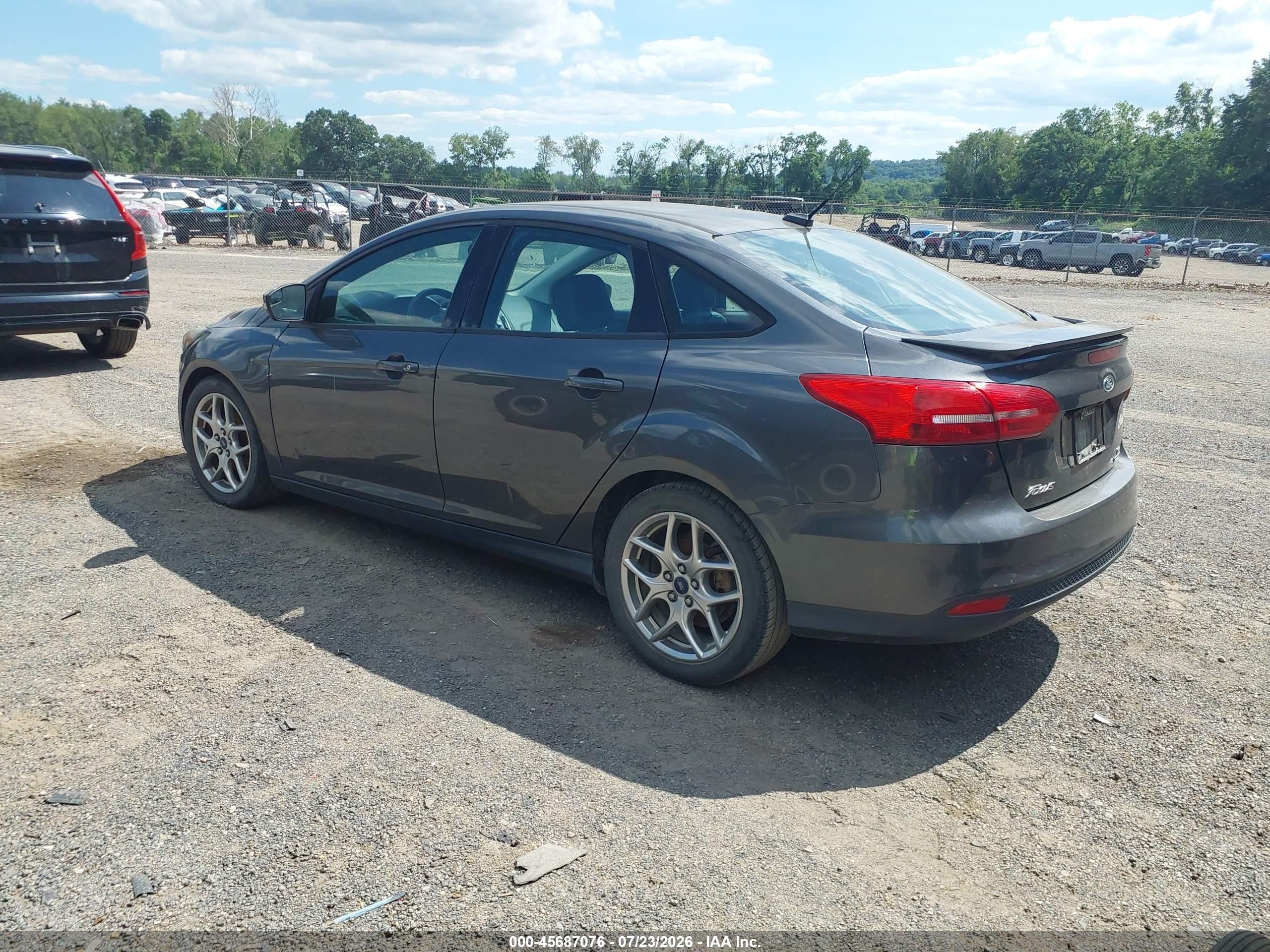 2015 Ford Focus Se Gray vin: 1FADP3F21FL217481