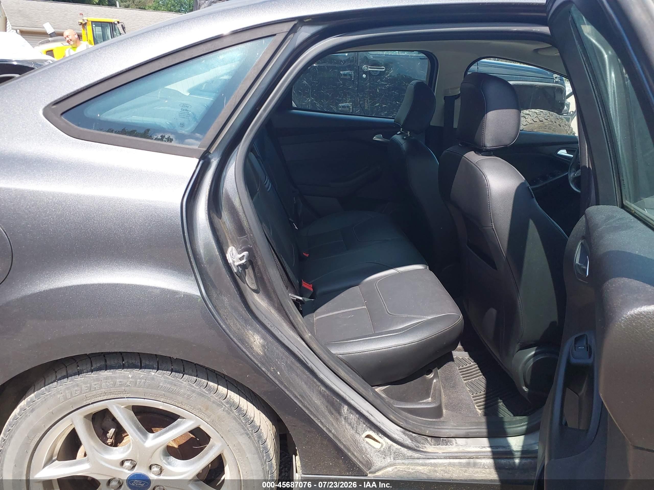 2015 Ford Focus Se Gray vin: 1FADP3F21FL217481