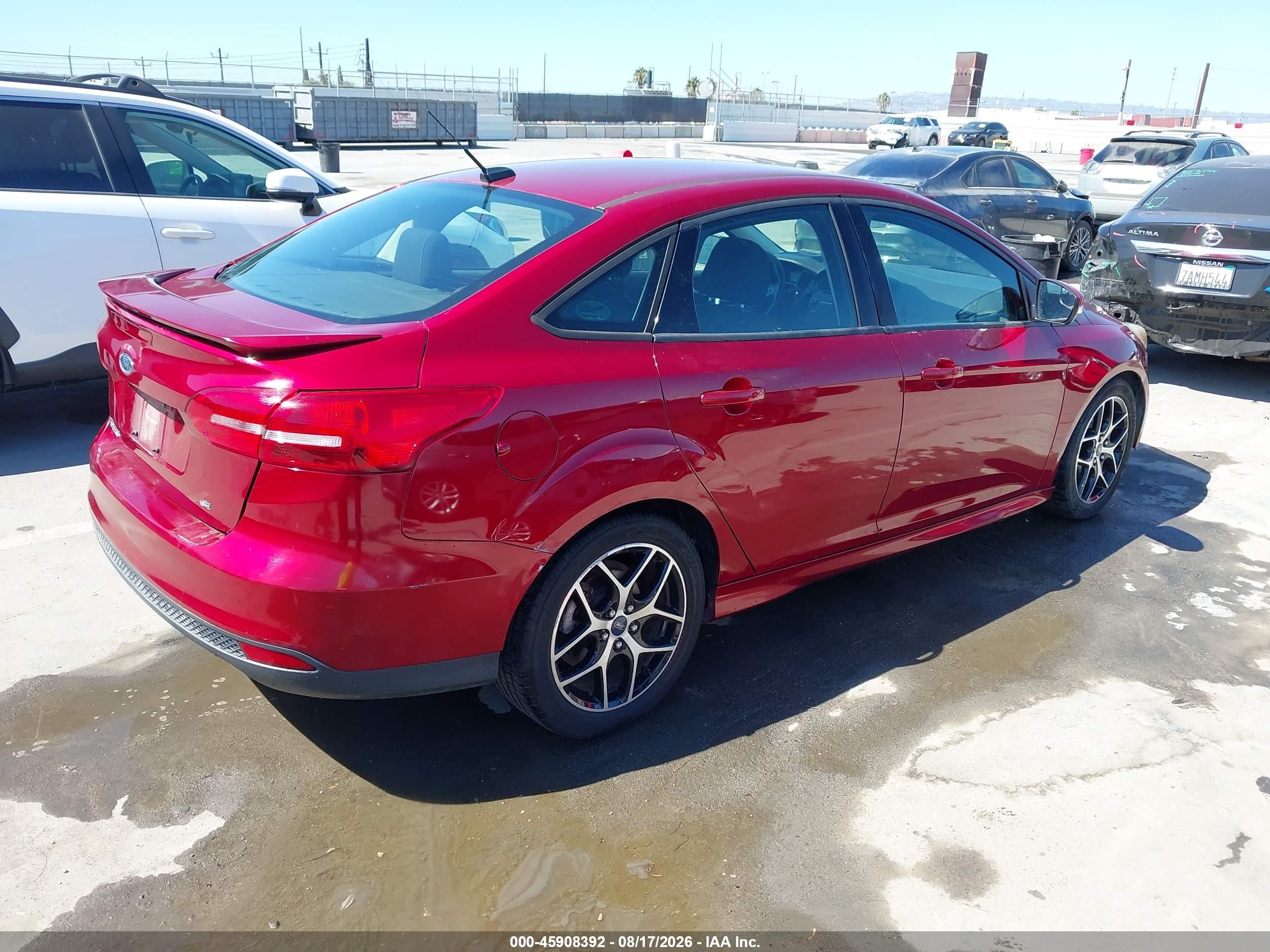2015 Ford Focus Se Красный vin: 1FADP3F21FL221823