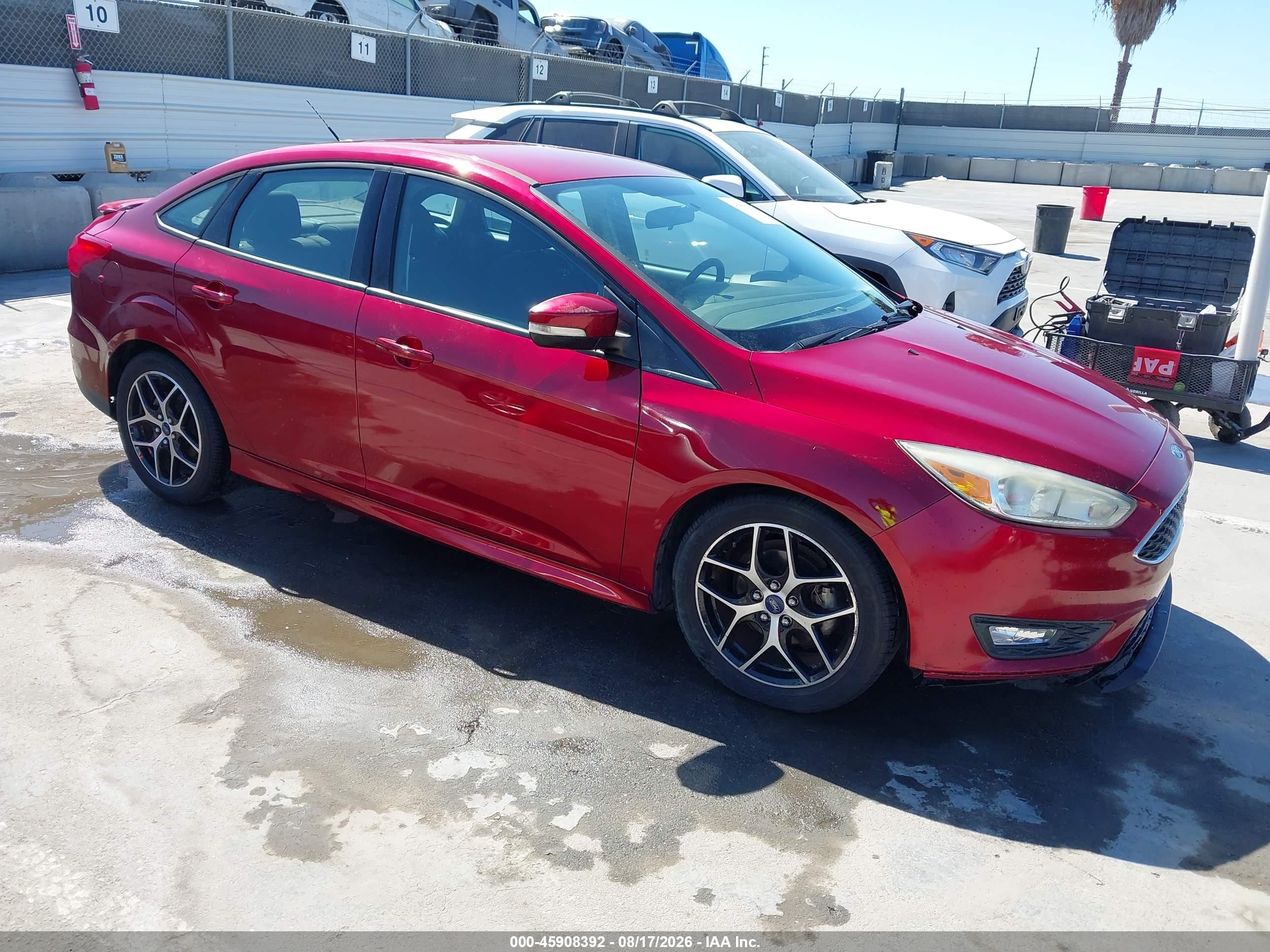 2015 Ford Focus Se Красный vin: 1FADP3F21FL221823