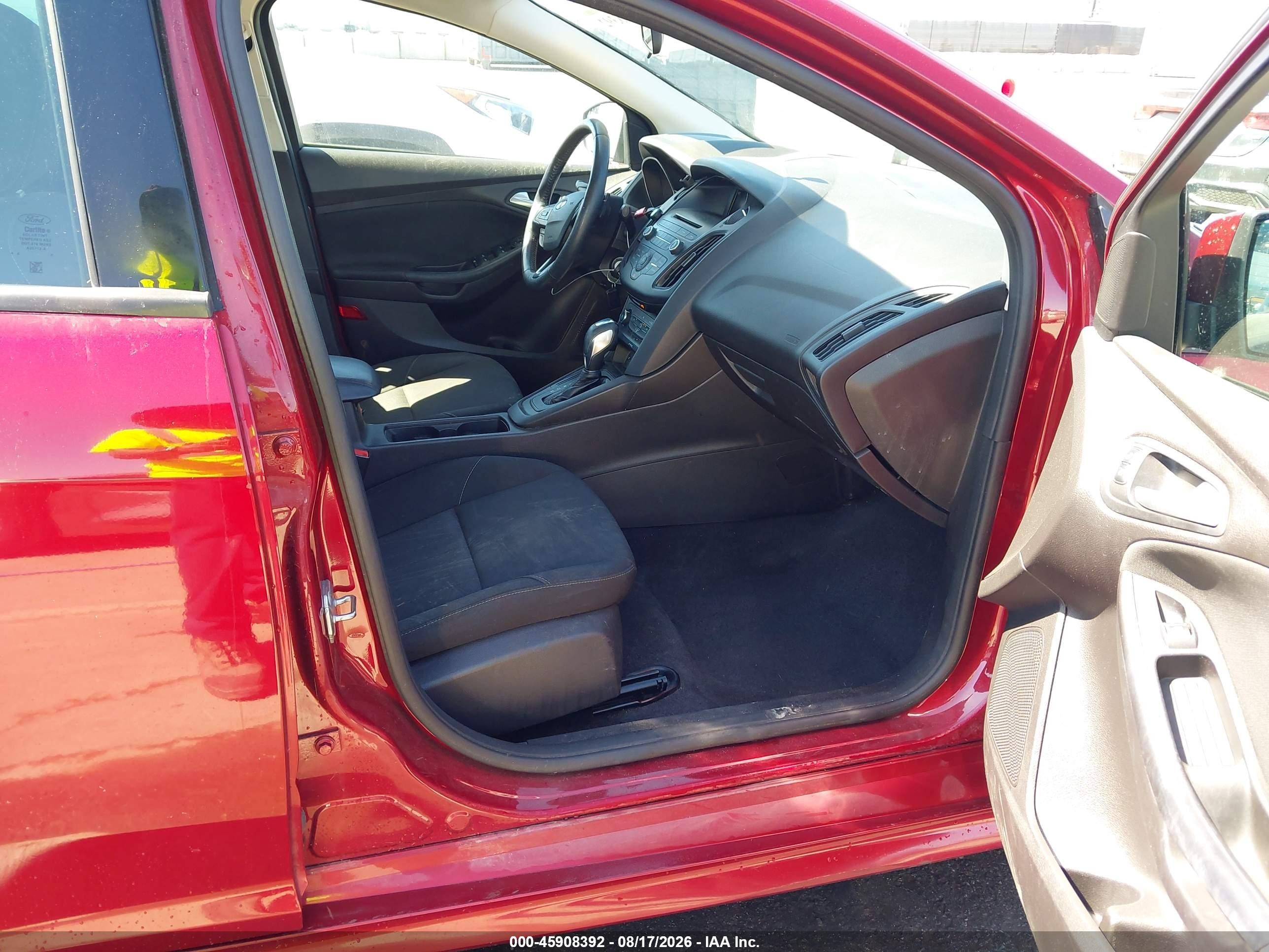 2015 Ford Focus Se Красный vin: 1FADP3F21FL221823