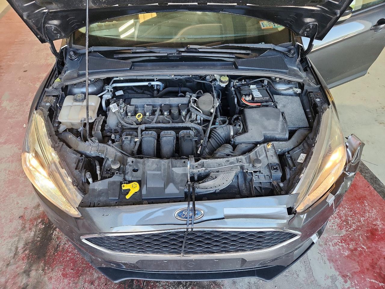 2015 Ford Focus Se Gray vin: 1FADP3F21FL237827