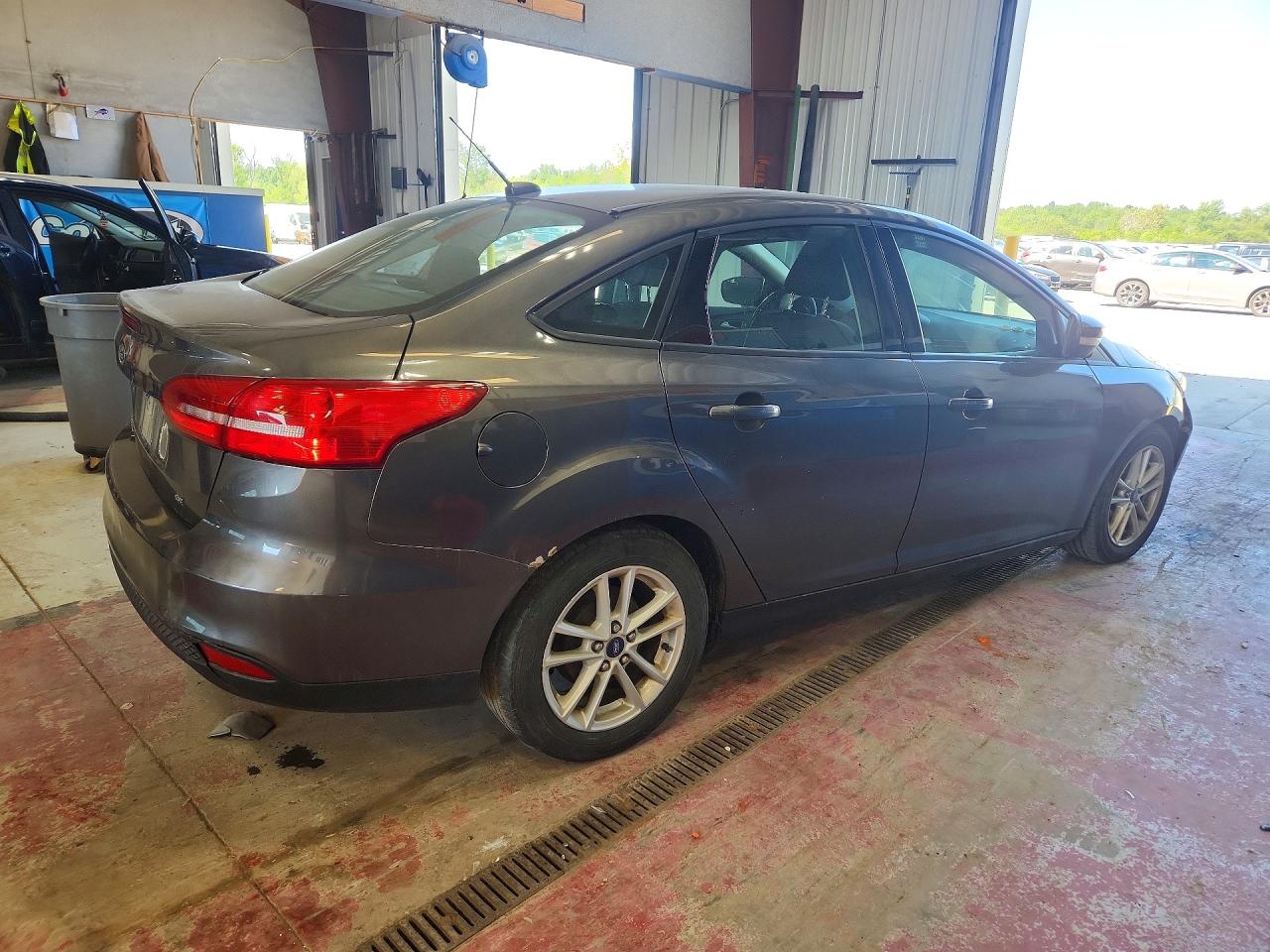 2015 Ford Focus Se Gray vin: 1FADP3F21FL237827