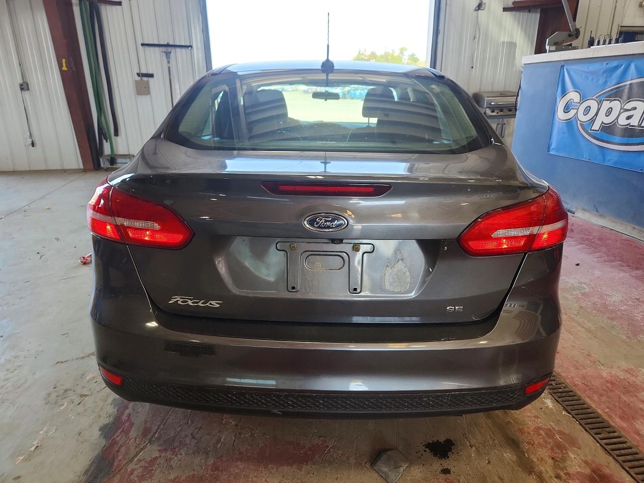 2015 Ford Focus Se Gray vin: 1FADP3F21FL237827