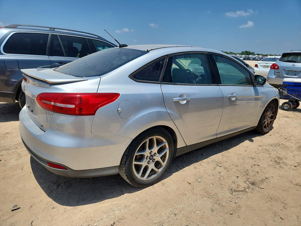 2015 Ford Focus Se Silver vin: 1FADP3F21FL240582