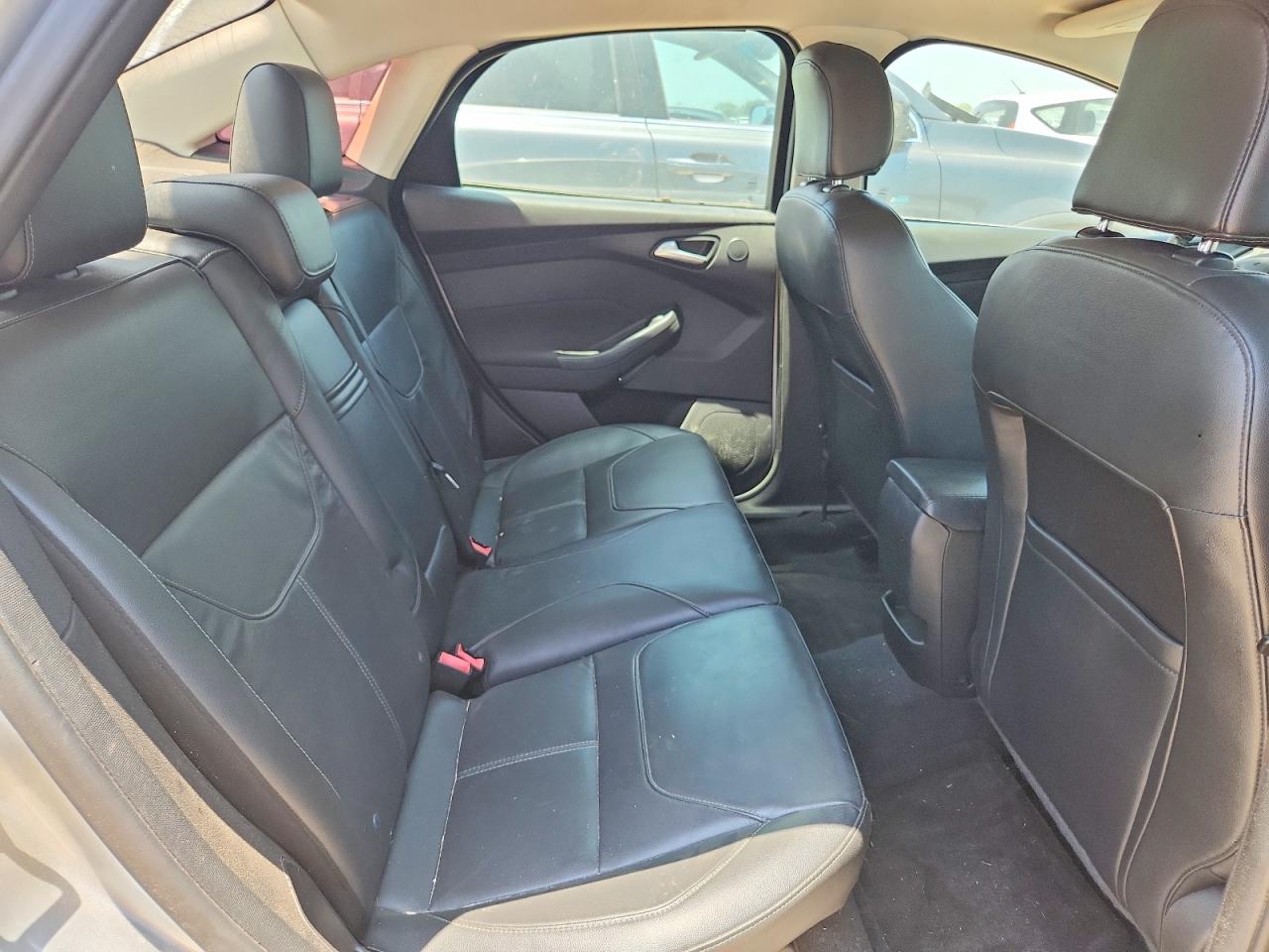 2015 Ford Focus Se Silver vin: 1FADP3F21FL240582