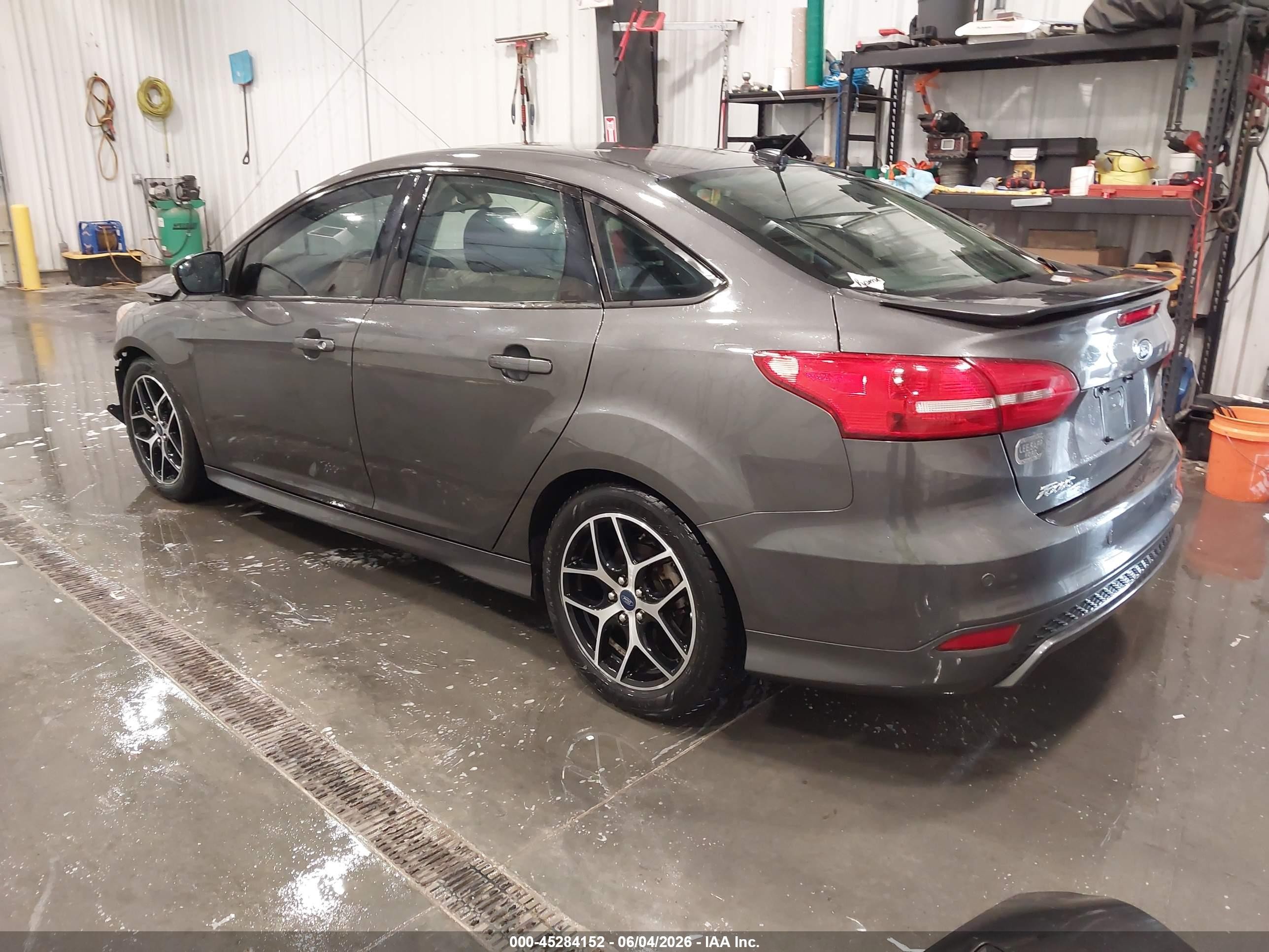 2015 Ford Focus Se Gray vin: 1FADP3F21FL241652