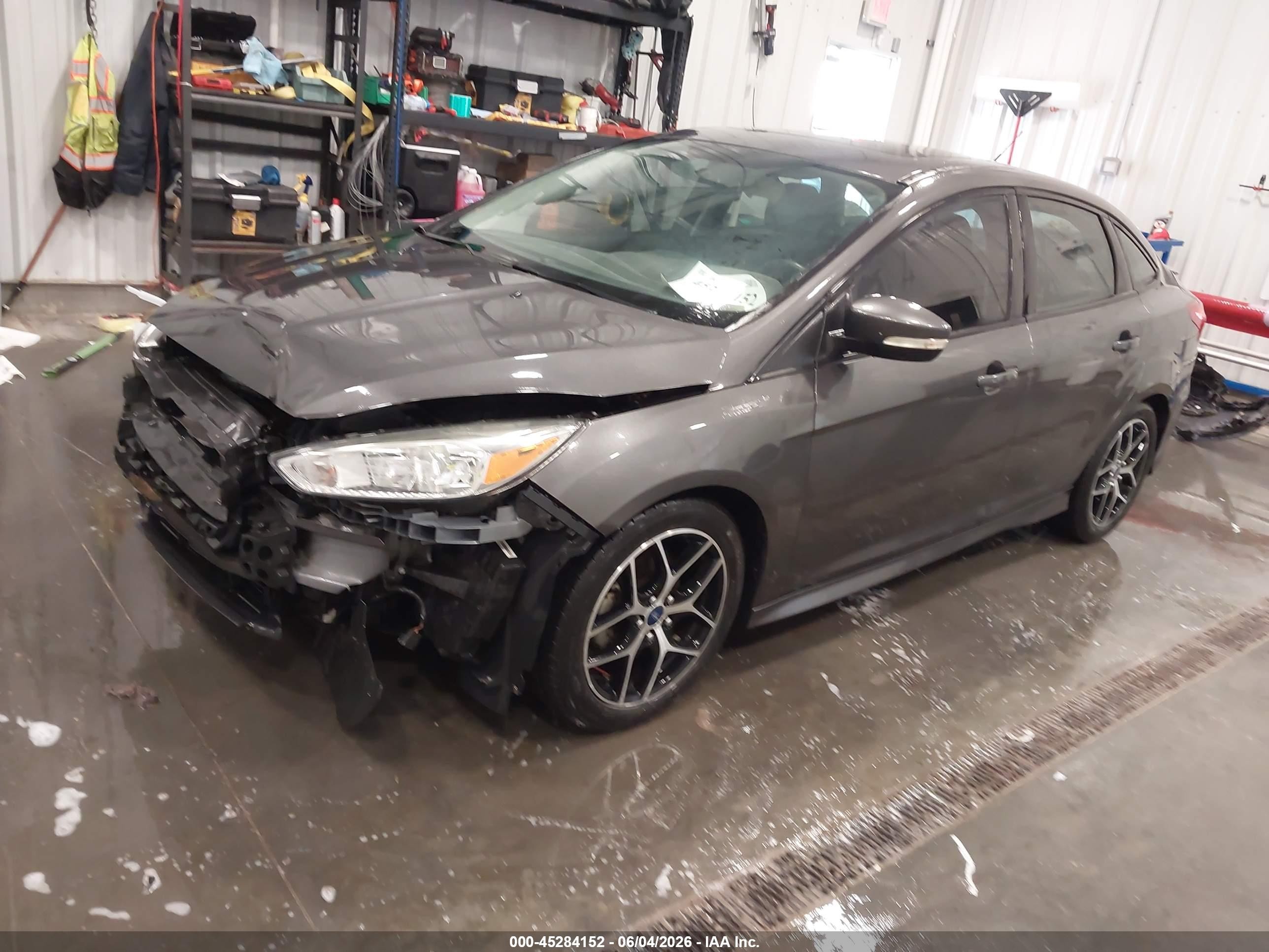 2015 Ford Focus Se Gray vin: 1FADP3F21FL241652