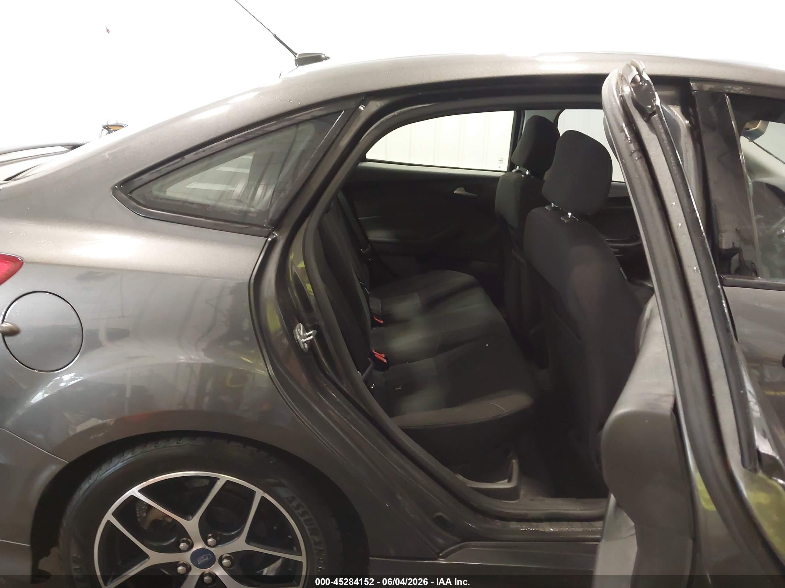 2015 Ford Focus Se Gray vin: 1FADP3F21FL241652
