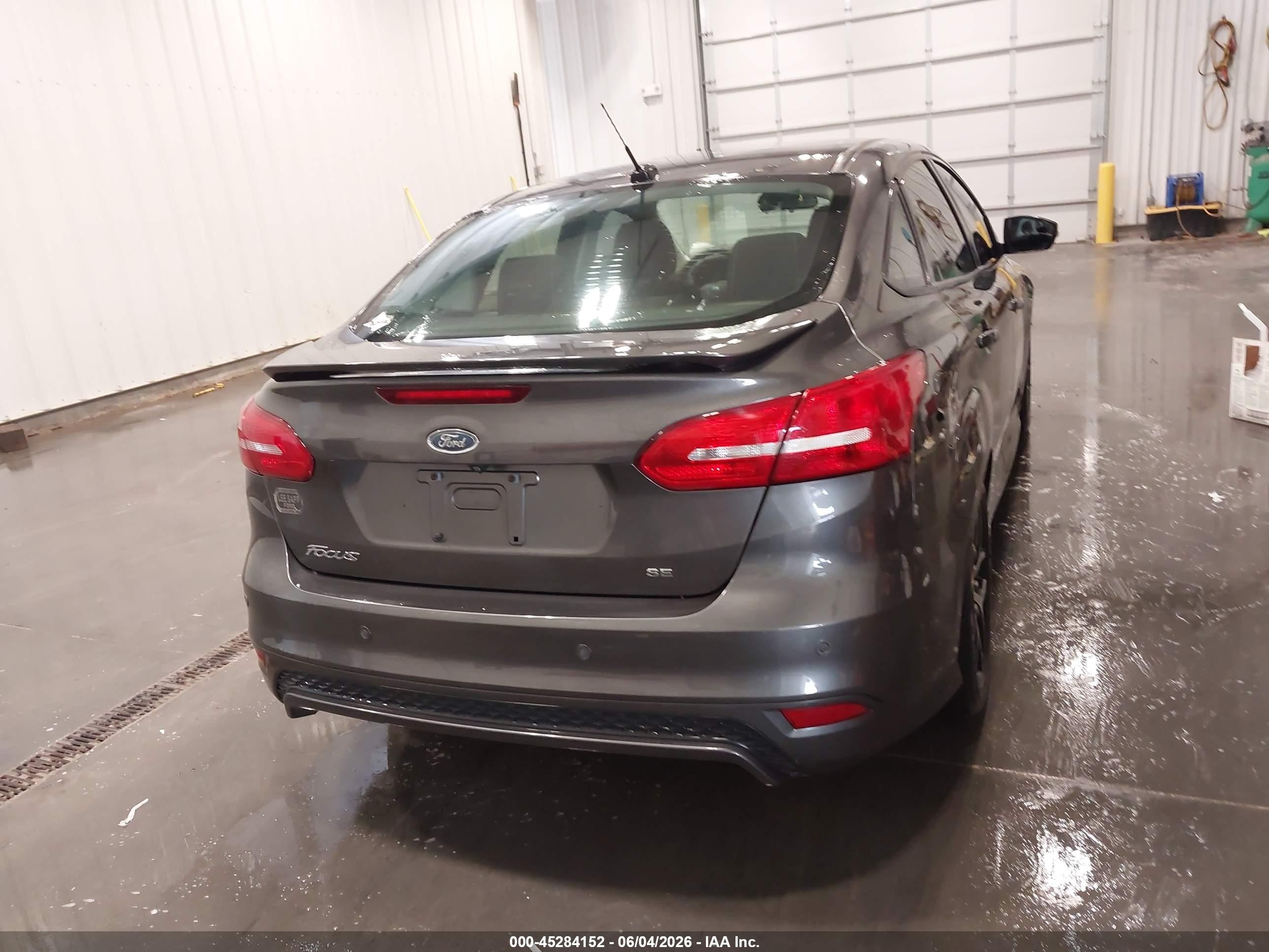 2015 Ford Focus Se Gray vin: 1FADP3F21FL241652