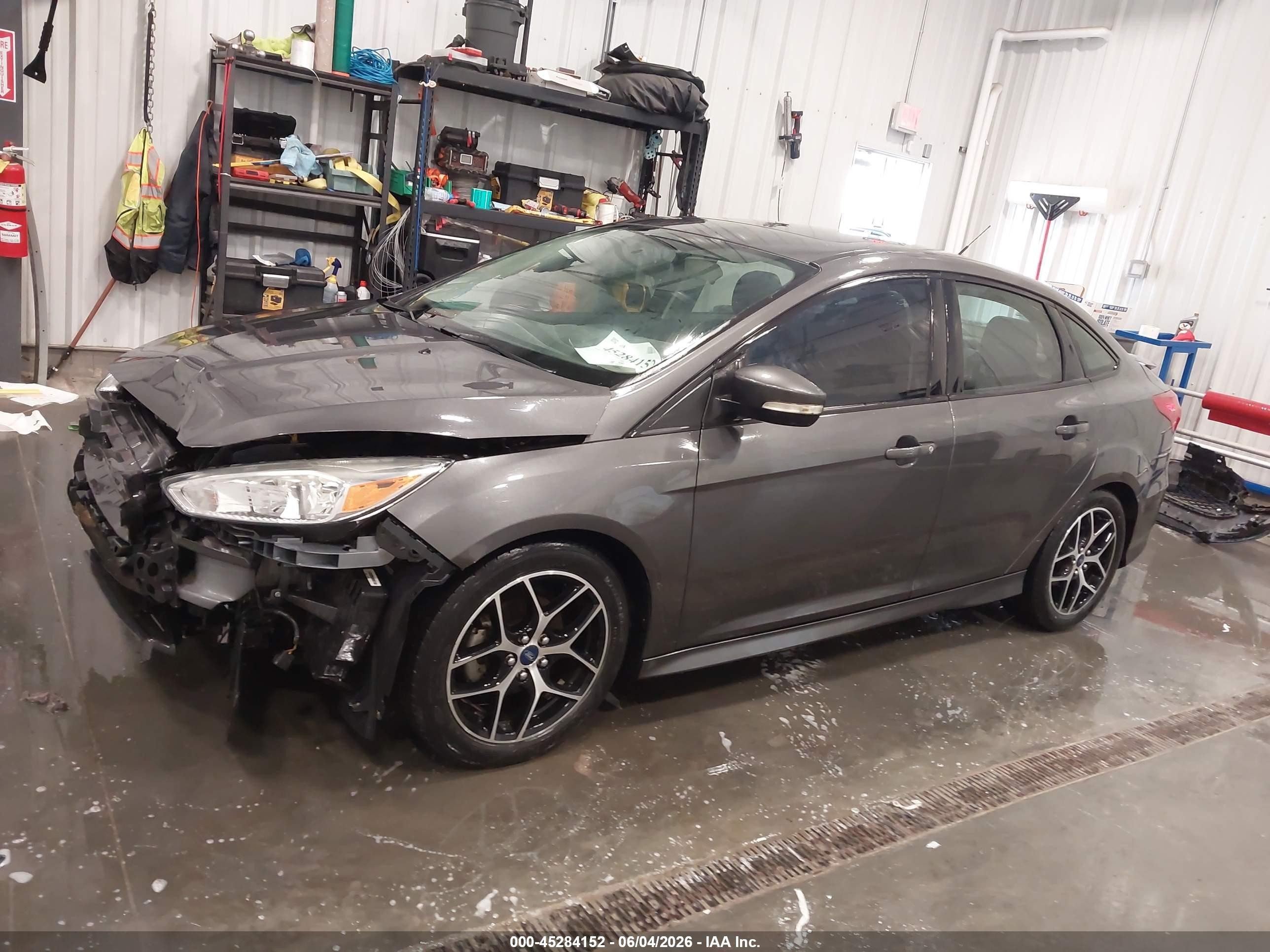 2015 Ford Focus Se Gray vin: 1FADP3F21FL241652