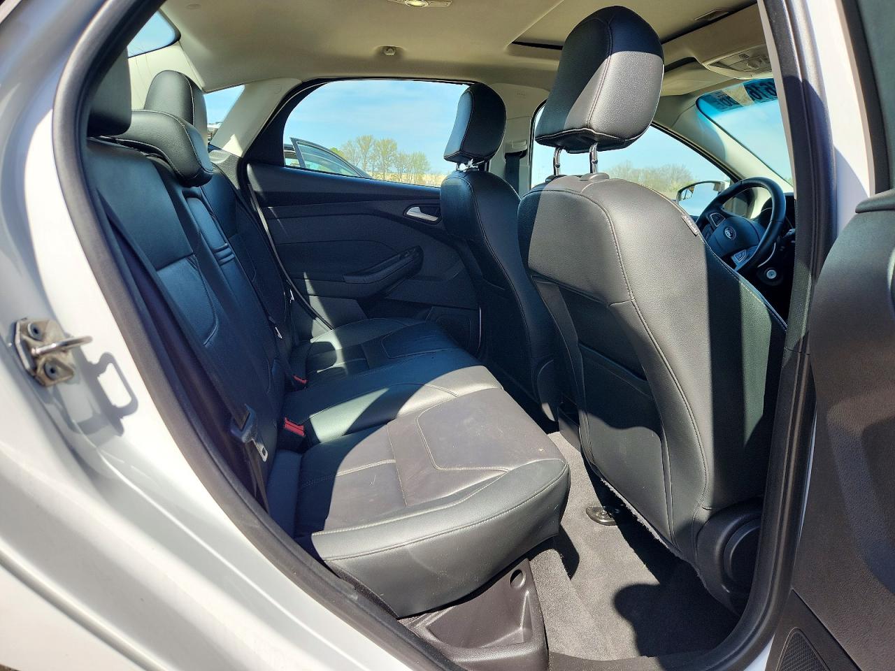 2015 Ford Focus Se White vin: 1FADP3F21FL246933