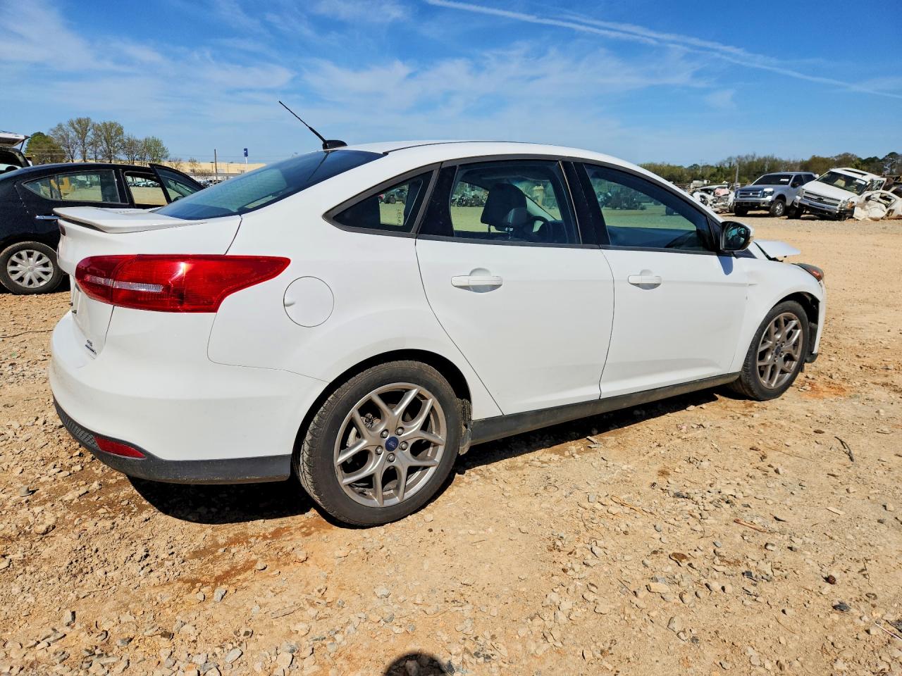 2015 Ford Focus Se White vin: 1FADP3F21FL246933
