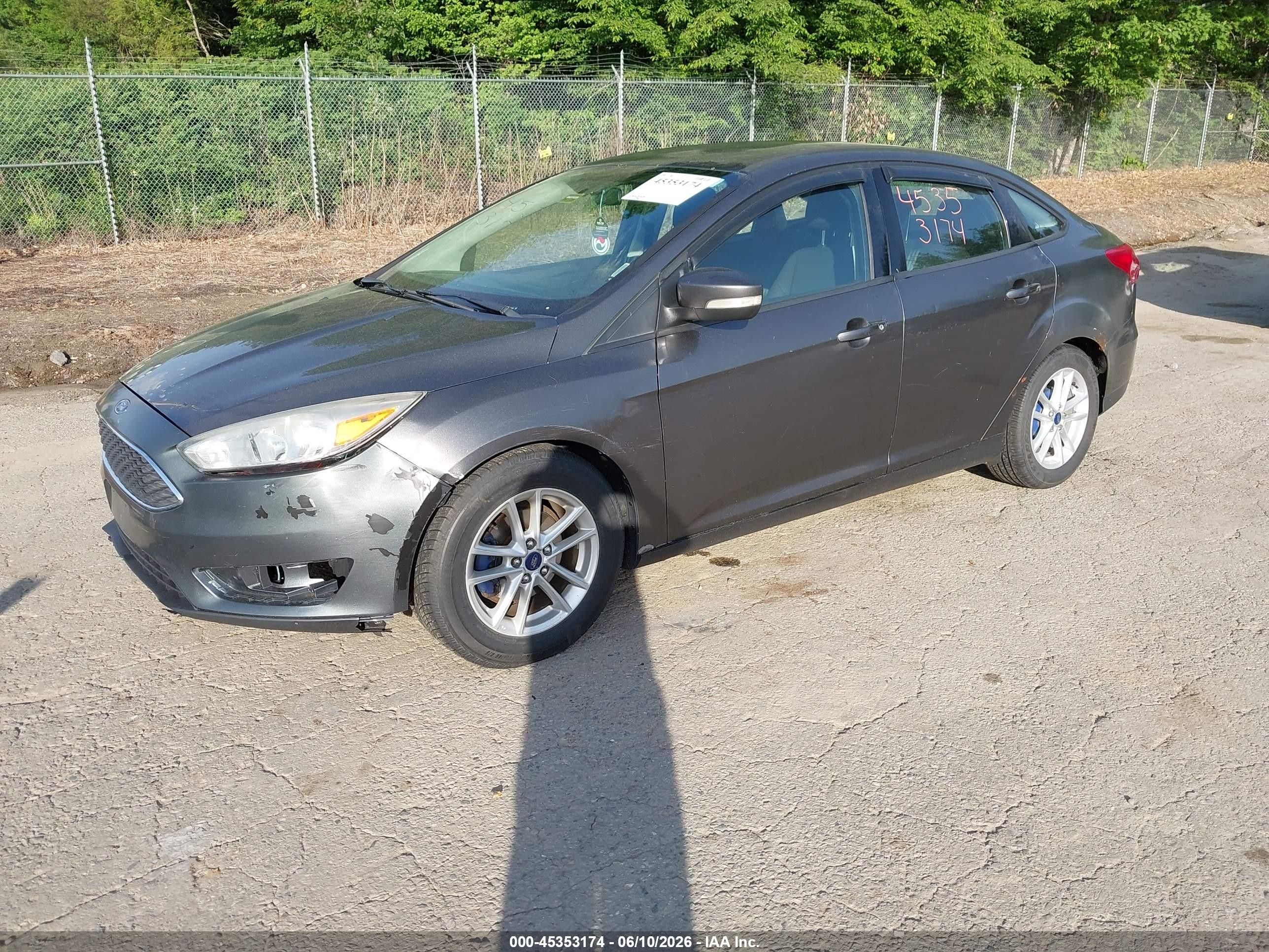 2015 Ford Focus Se Gray vin: 1FADP3F21FL249573