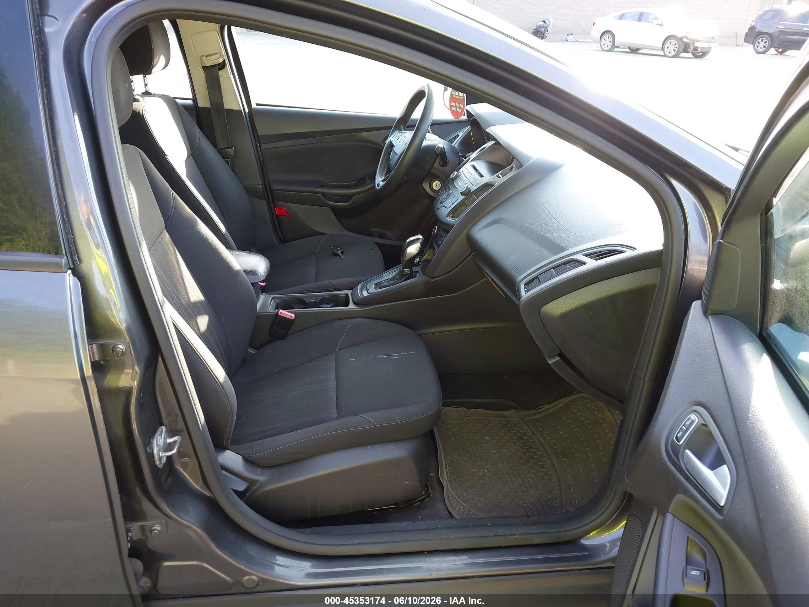 2015 Ford Focus Se Gray vin: 1FADP3F21FL249573