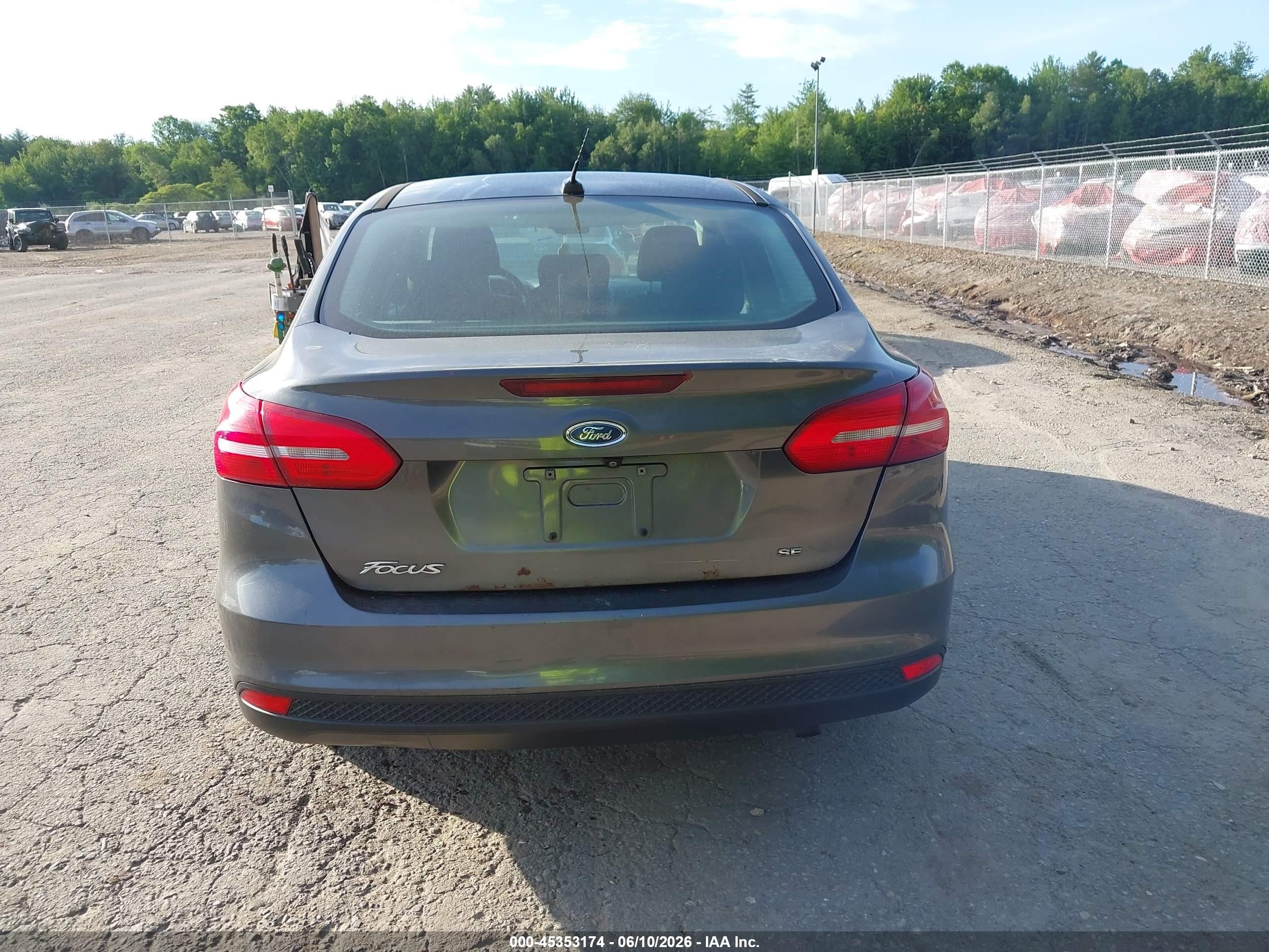 2015 Ford Focus Se Gray vin: 1FADP3F21FL249573