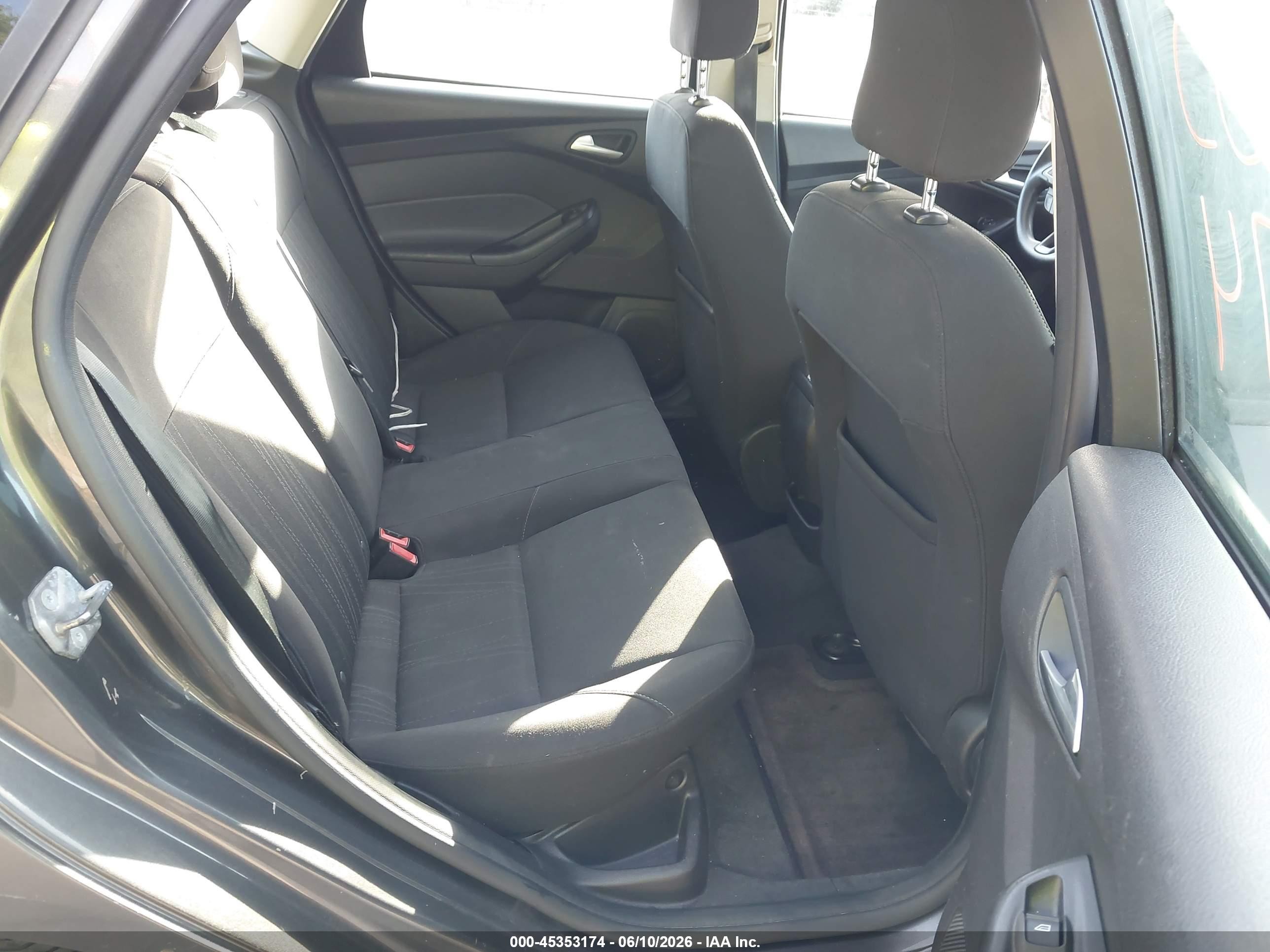 2015 Ford Focus Se Gray vin: 1FADP3F21FL249573