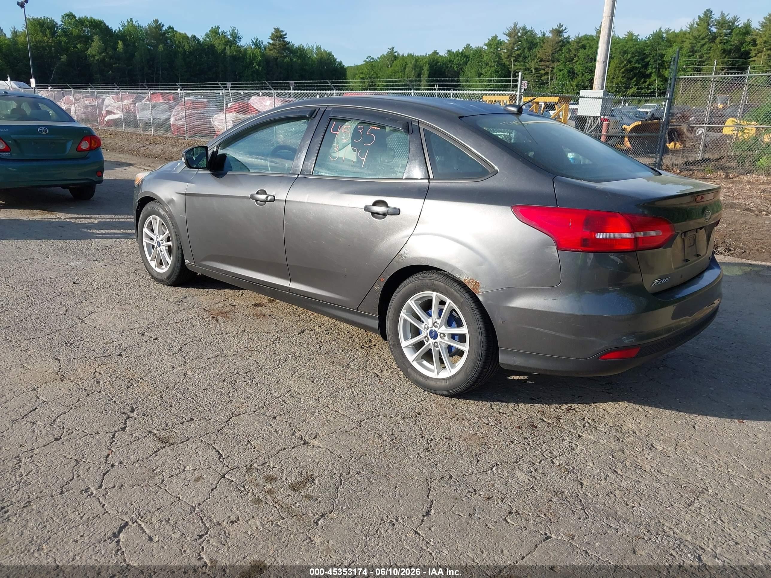 2015 Ford Focus Se Gray vin: 1FADP3F21FL249573