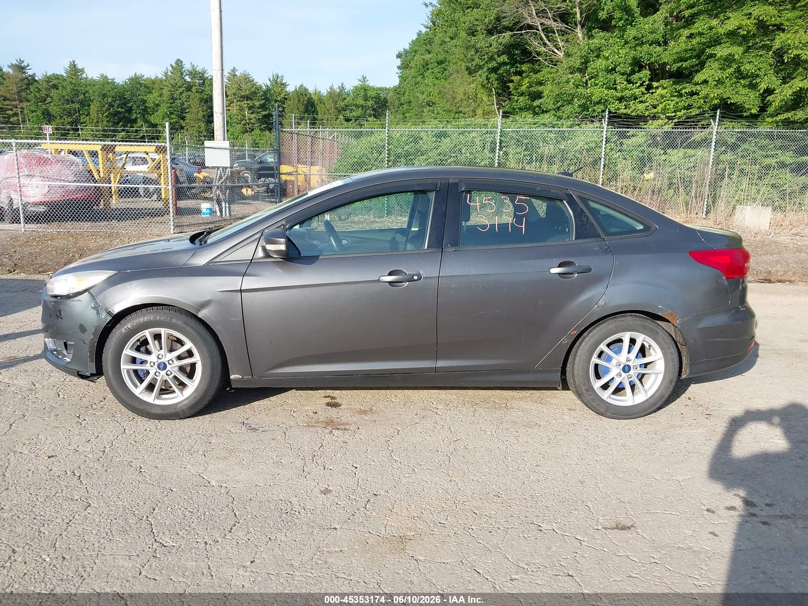 2015 Ford Focus Se Gray vin: 1FADP3F21FL249573