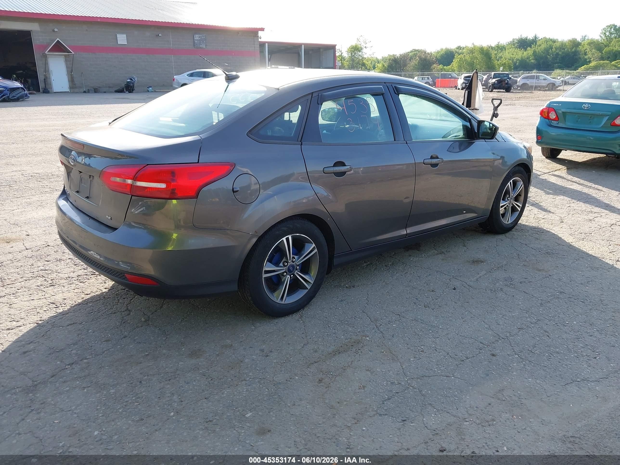 2015 Ford Focus Se Gray vin: 1FADP3F21FL249573