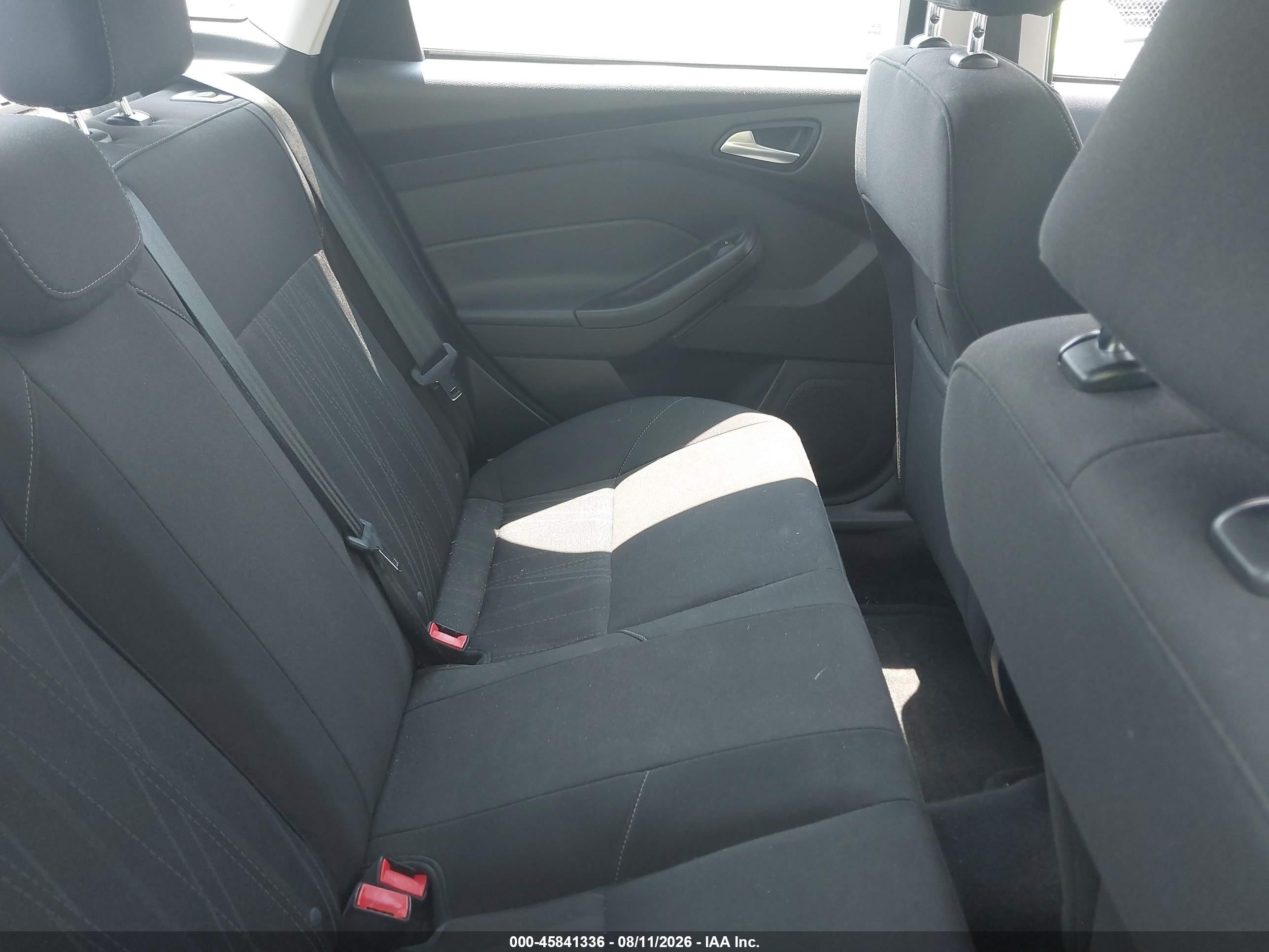 2015 Ford Focus Se Silver vin: 1FADP3F21FL252408
