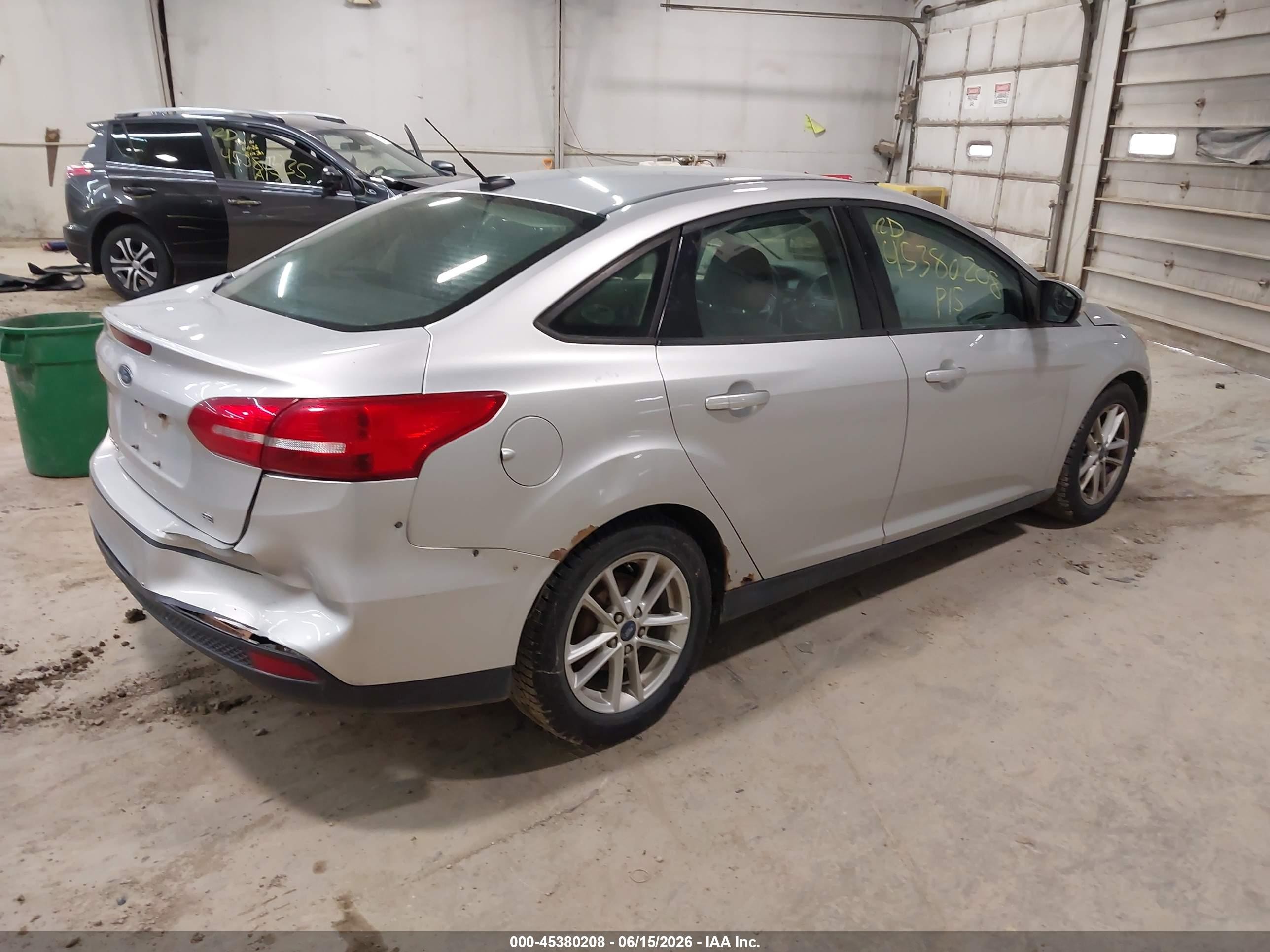2015 Ford Focus Se Silver vin: 1FADP3F21FL270486