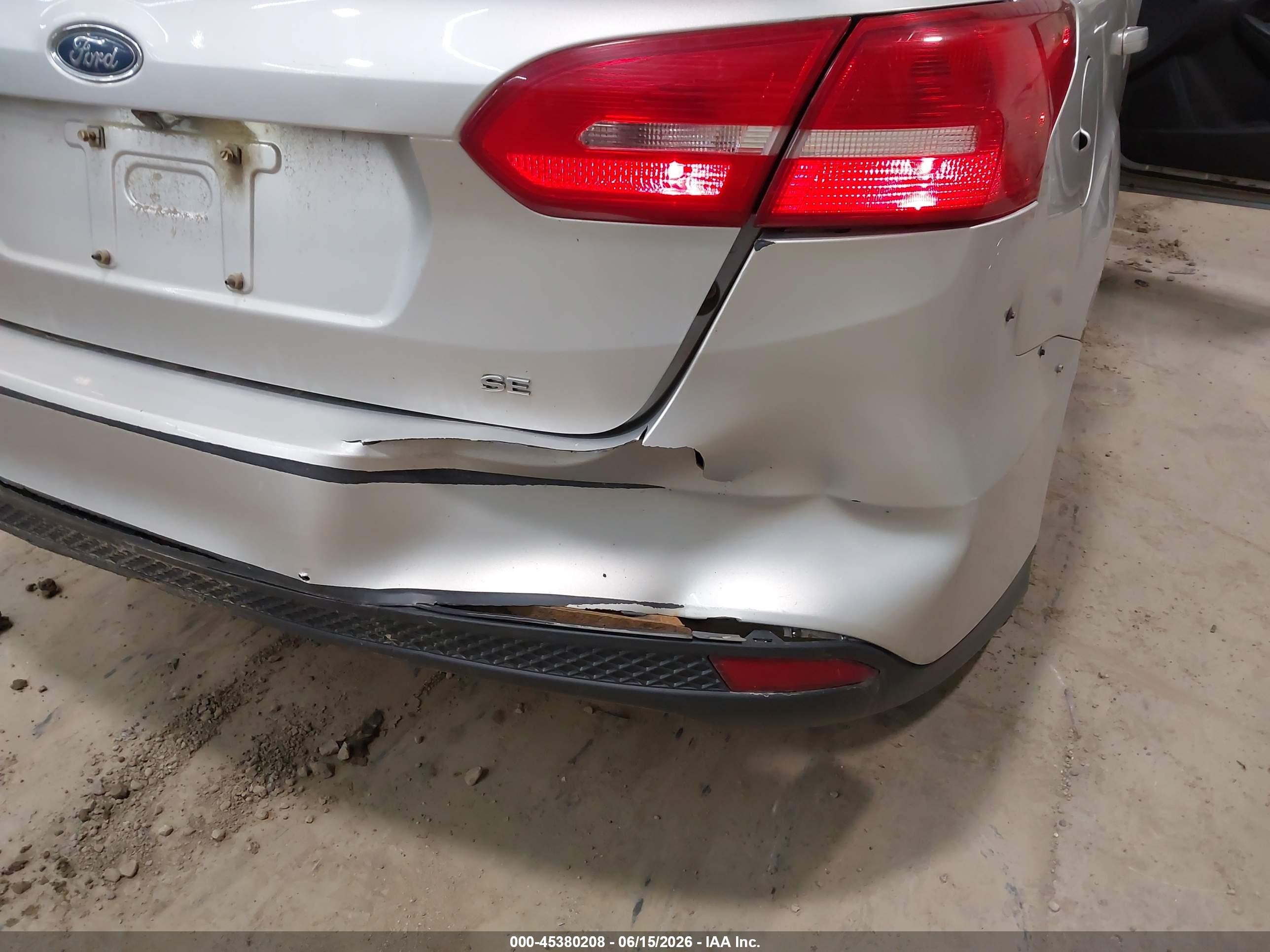 2015 Ford Focus Se Silver vin: 1FADP3F21FL270486
