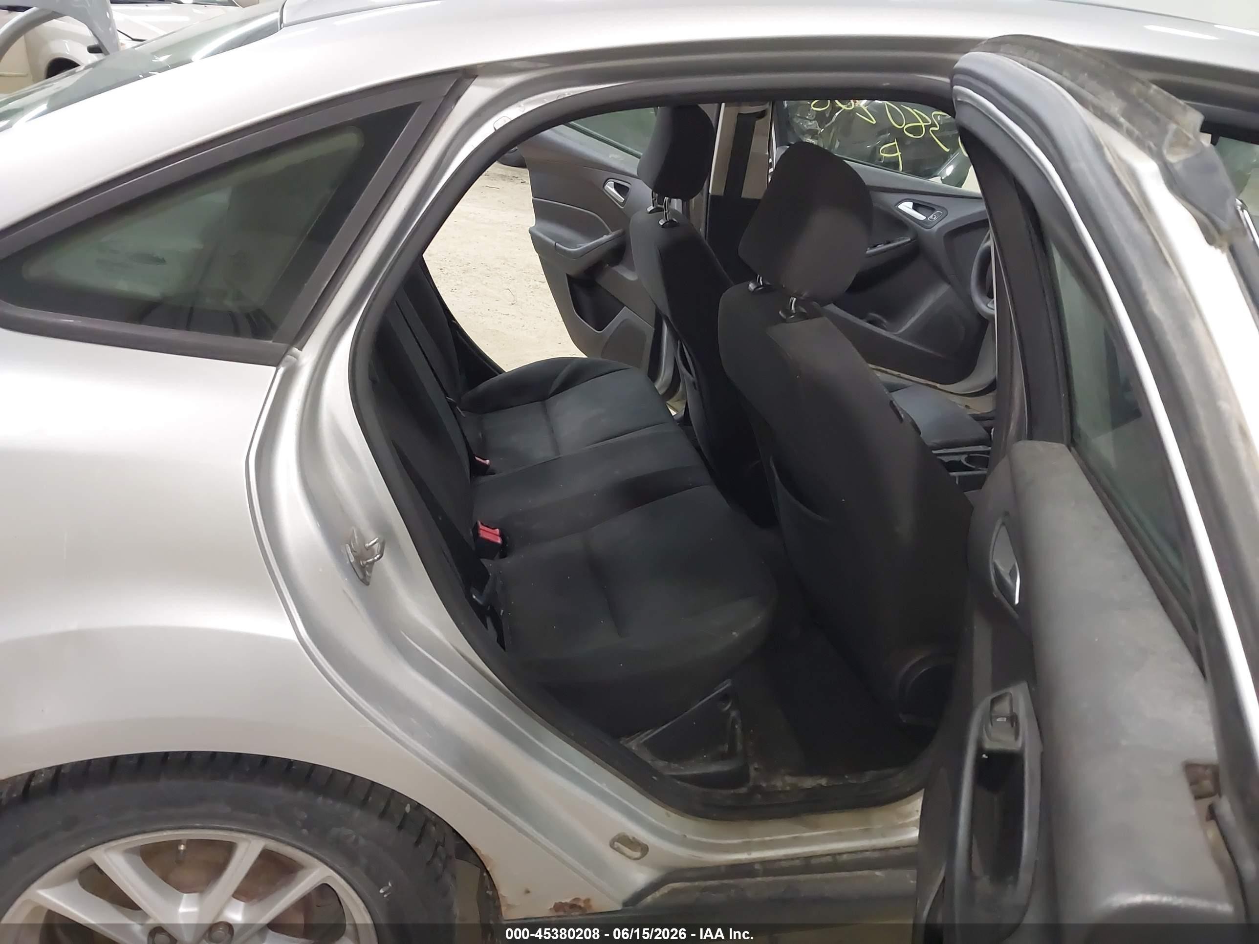 2015 Ford Focus Se Silver vin: 1FADP3F21FL270486