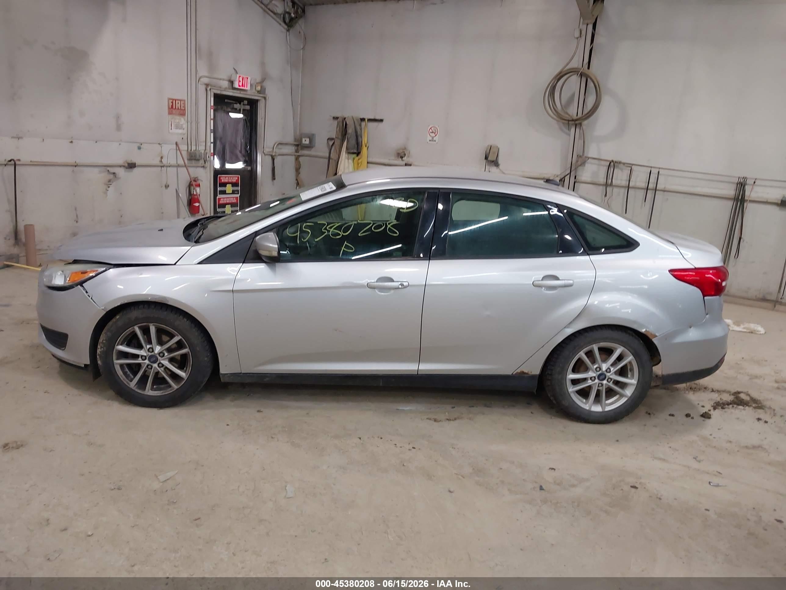 2015 Ford Focus Se Silver vin: 1FADP3F21FL270486