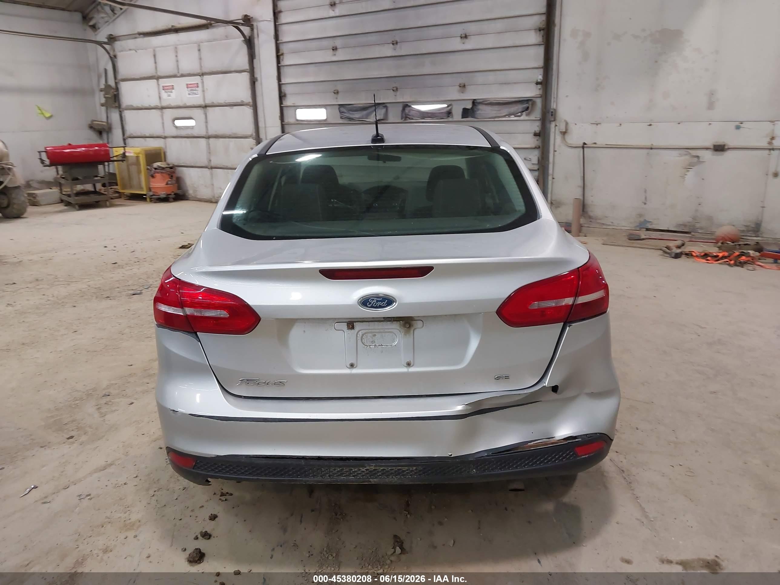 2015 Ford Focus Se Silver vin: 1FADP3F21FL270486