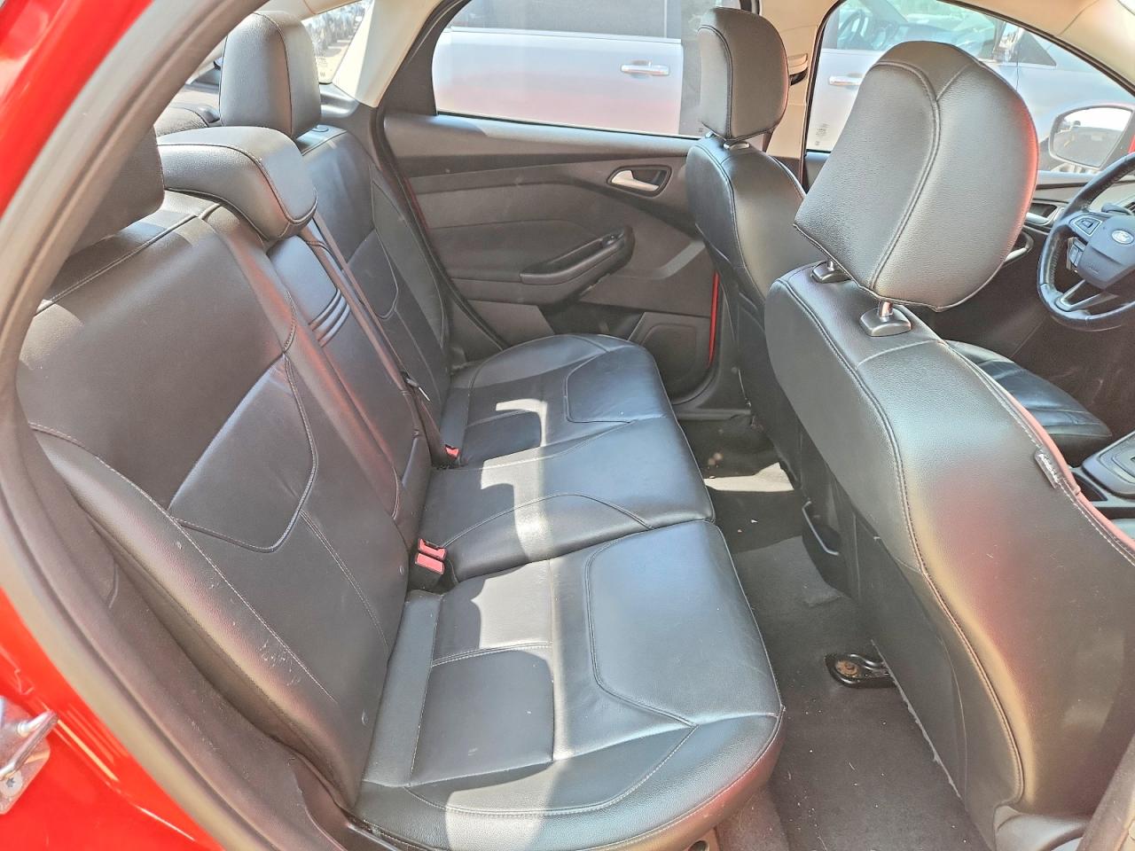 2015 Ford Focus Se Red vin: 1FADP3F21FL283237