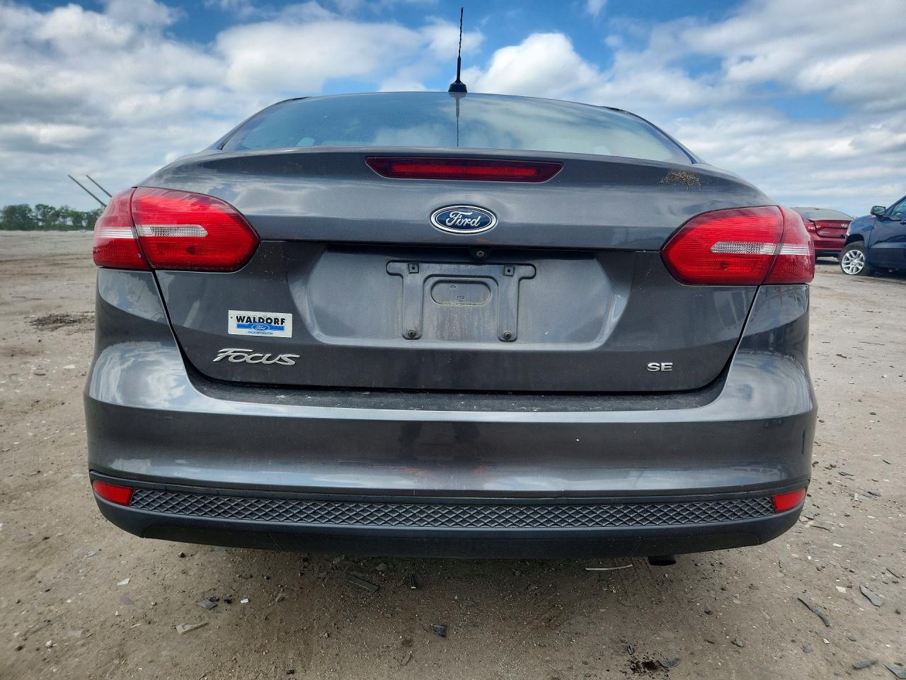 2015 Ford Focus Se Silver vin: 1FADP3F21FL302577