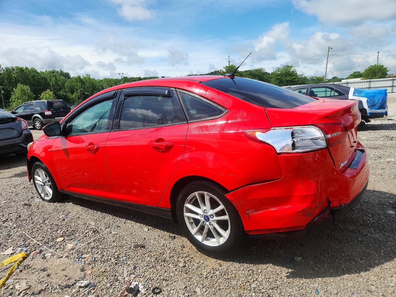 2015 Ford Focus Se Red vin: 1FADP3F21FL307780
