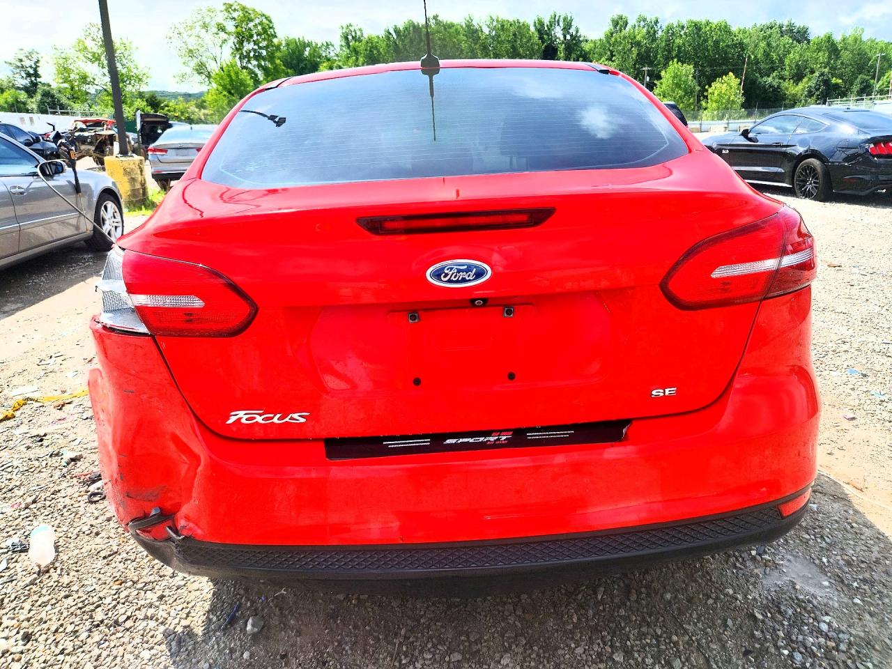 2015 Ford Focus Se Red vin: 1FADP3F21FL307780