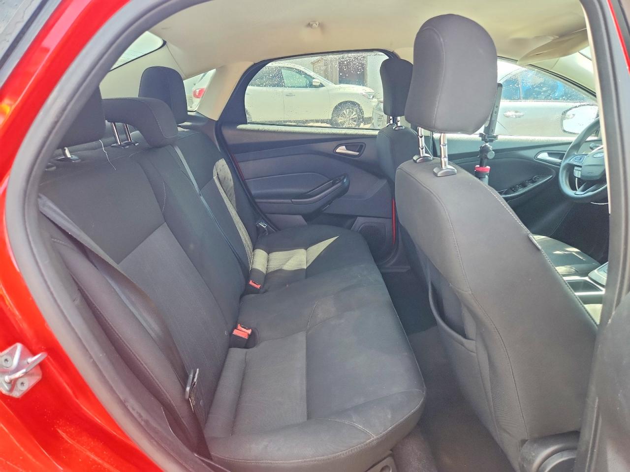 2015 Ford Focus Se Red vin: 1FADP3F21FL307780