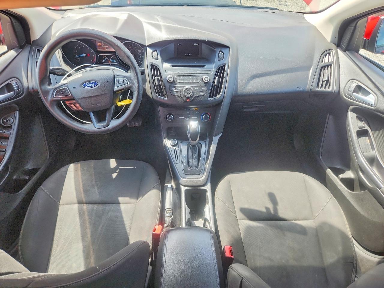 2015 Ford Focus Se Red vin: 1FADP3F21FL307780