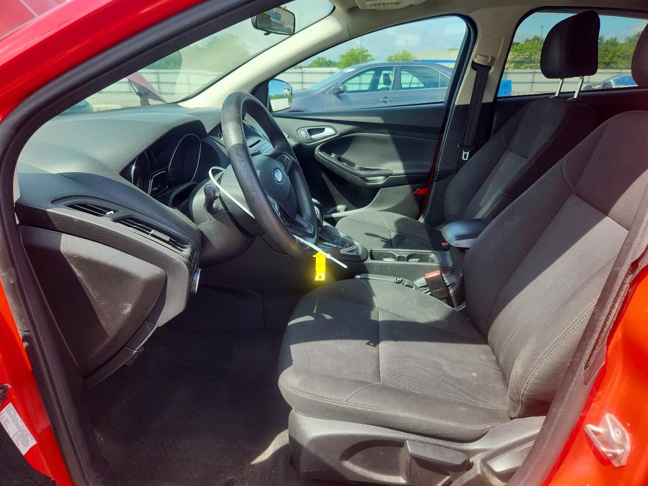 2015 Ford Focus Se Red vin: 1FADP3F21FL307780