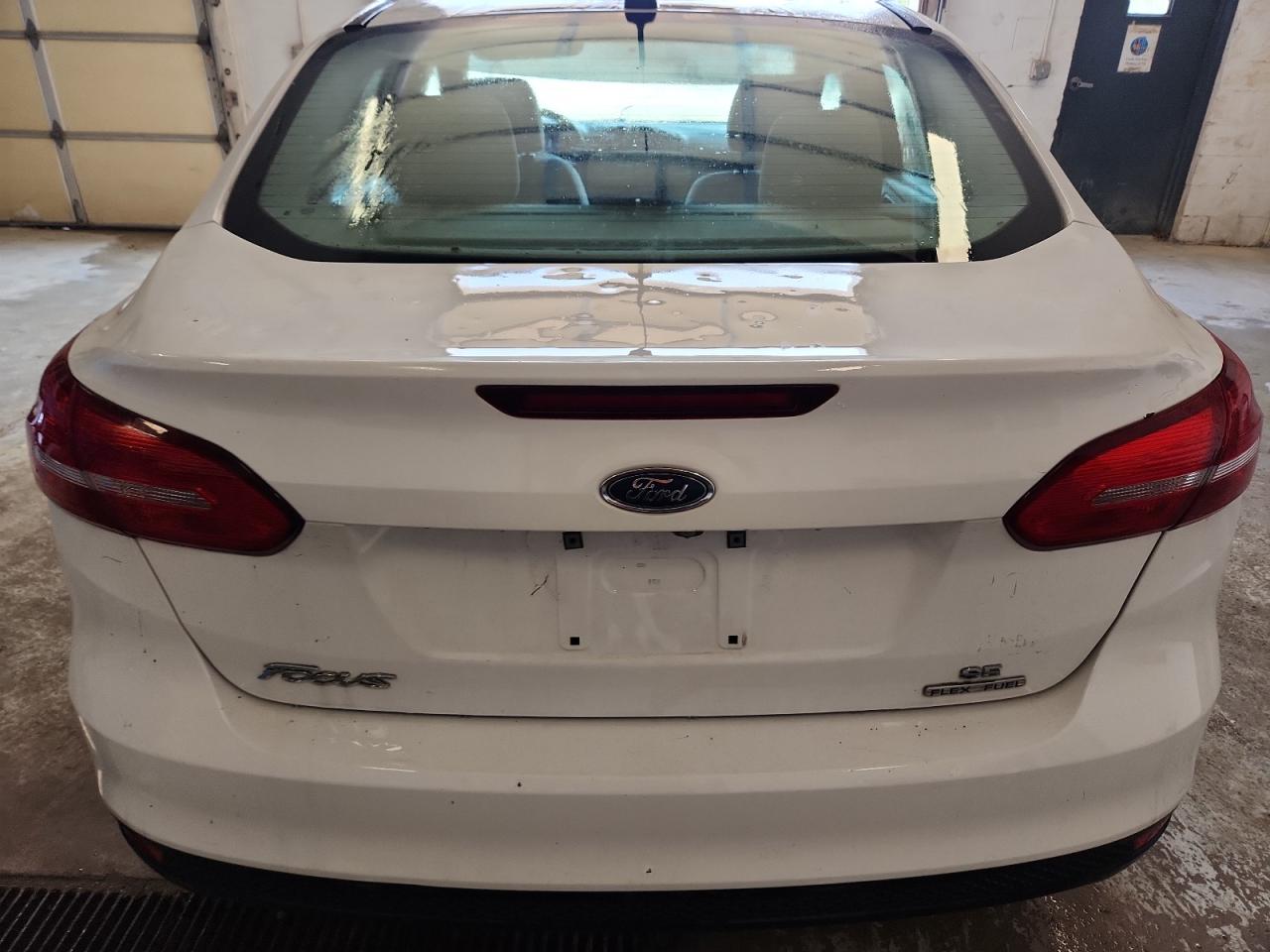 2015 Ford Focus Se White vin: 1FADP3F21FL328810 Damage: Deck Lid, Hail Damage, 10 Or More