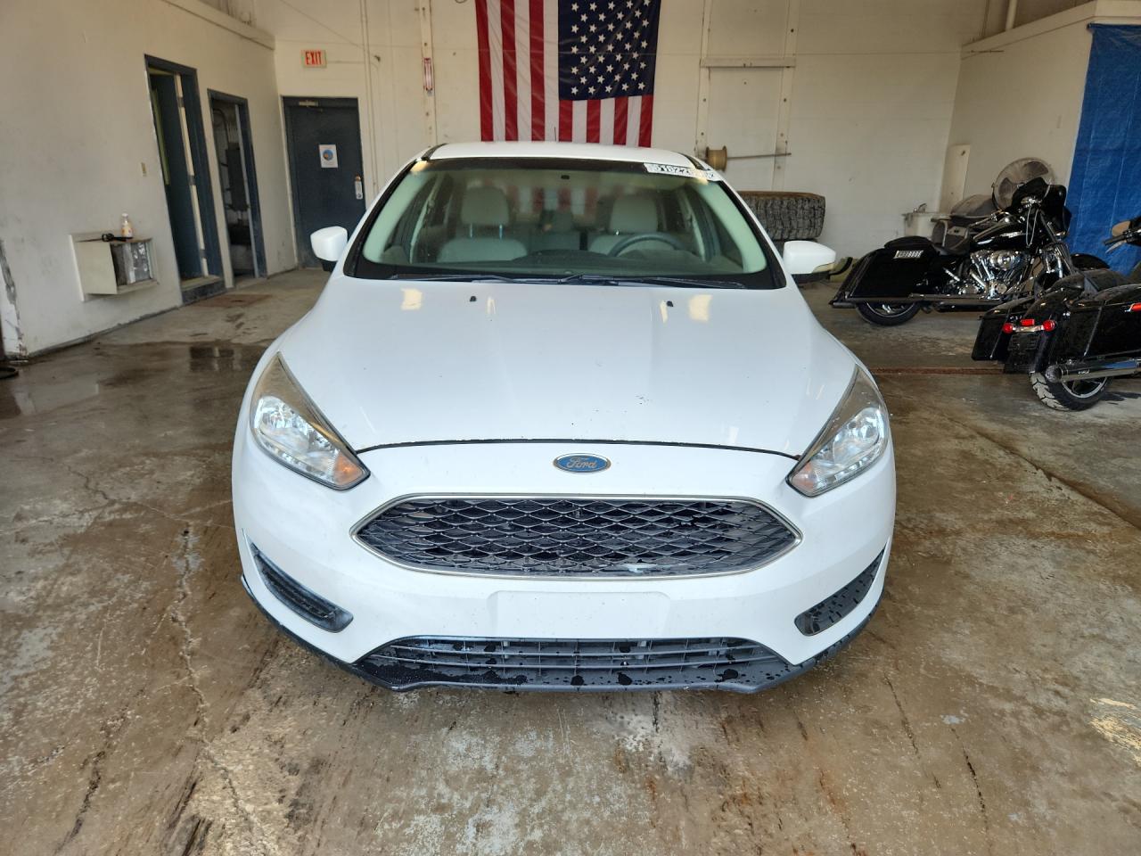 2015 Ford Focus Se White vin: 1FADP3F21FL328810 Damage: Hood, Hail Damage, 10 Or More