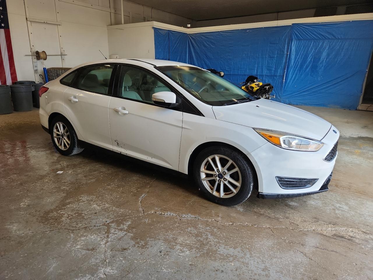 2015 Ford Focus Se White vin: 1FADP3F21FL328810 Damage: Right Rear Tire, Worn, Replacement Required